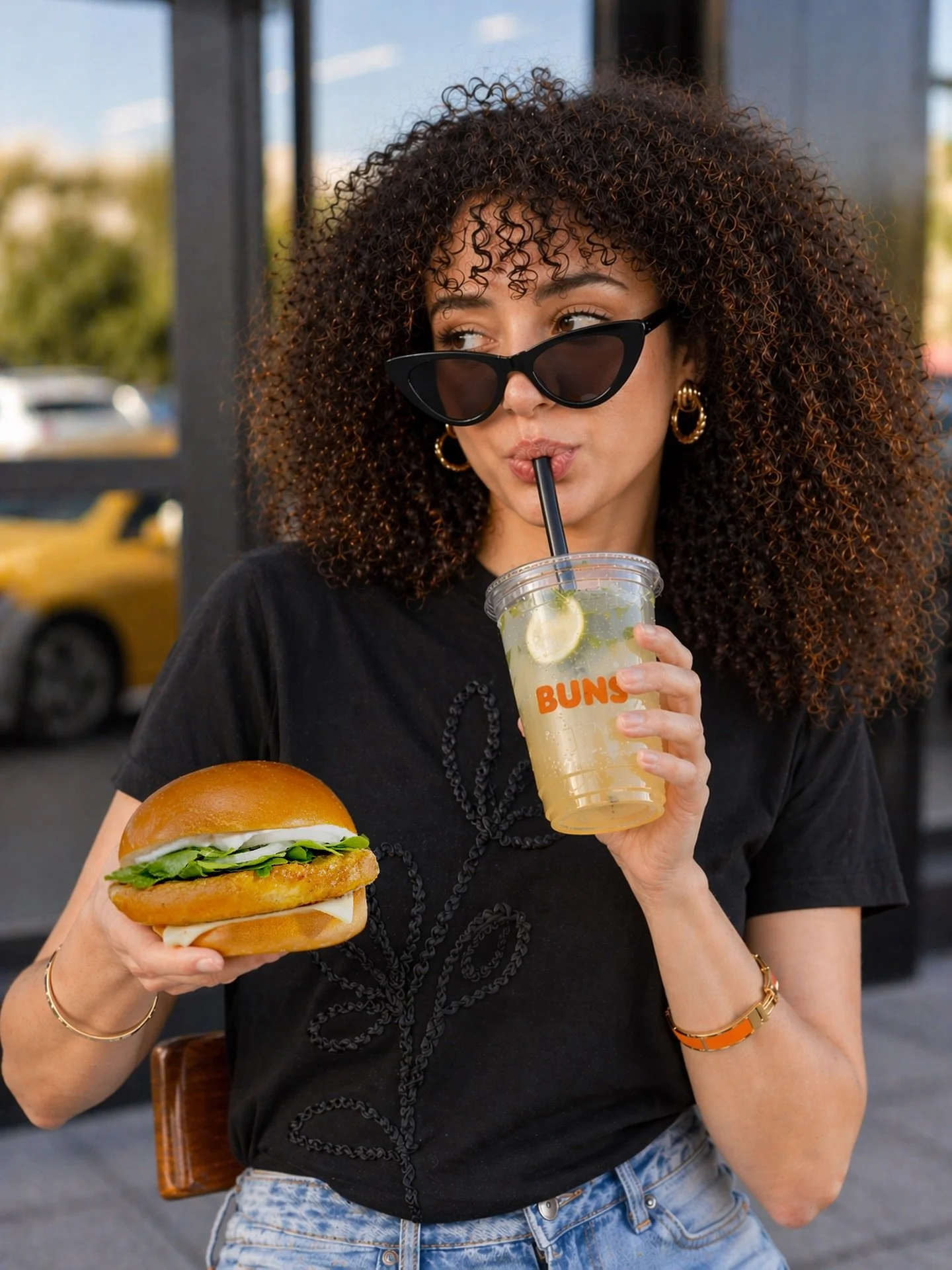الويكند يبدأ من هنا 😉🔥🍔

Weekend plans = BUNS only 😉🔥
Burger in one hand&hellip; drink in the other 💛🍔

#BUNS #WeekendMood #Fujairah #BurgerTime #WeekendVibes