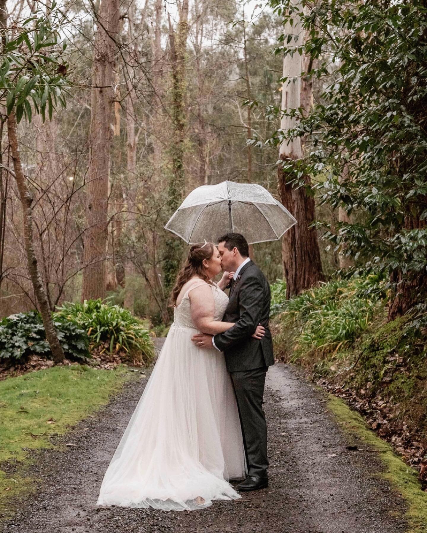 It was a typical winters day! Freezing cold, rain, rain and more rain! But these two legends were absolute superstars! 

We all had such an incredible time at the stunning Chateau Wyuna! Sarah and the awesome team were amazing as always. 

The day st