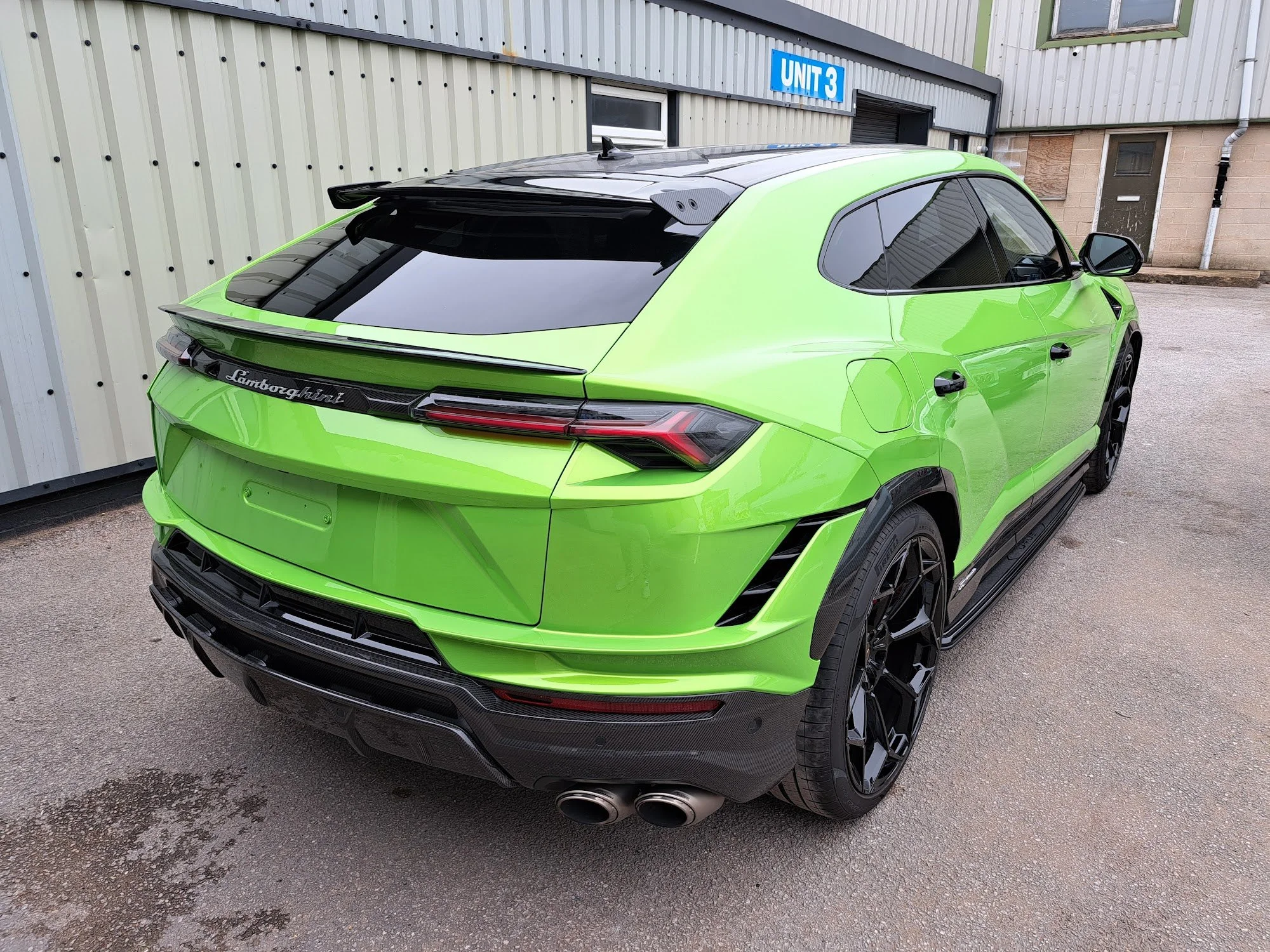 17-17-urus.jpg