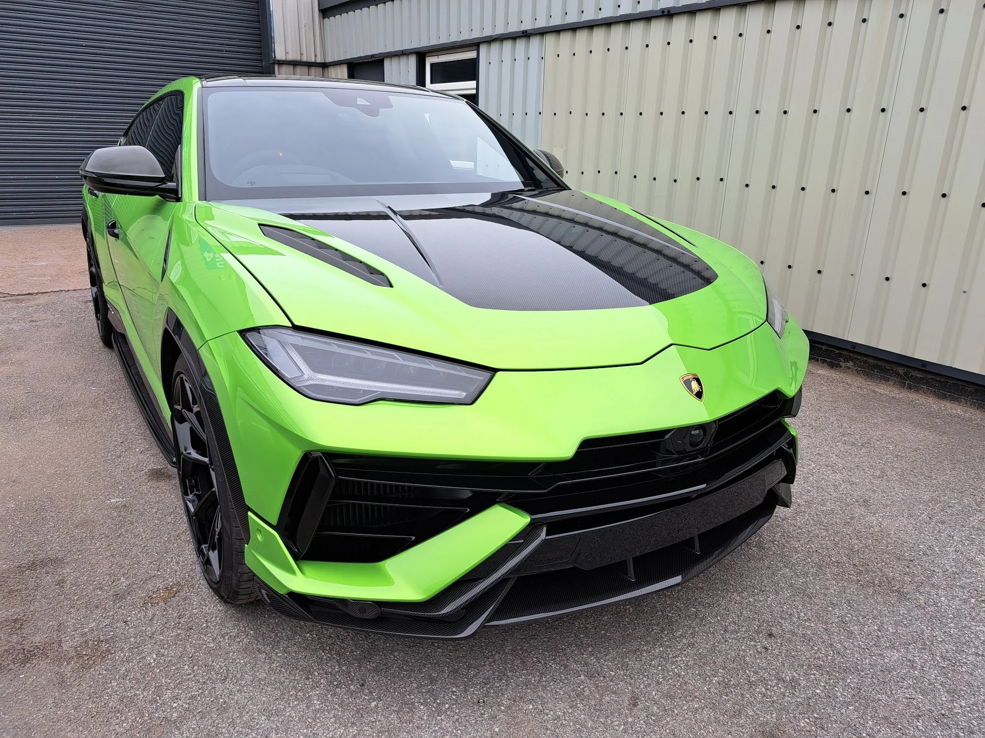 15-15-urus.jpg