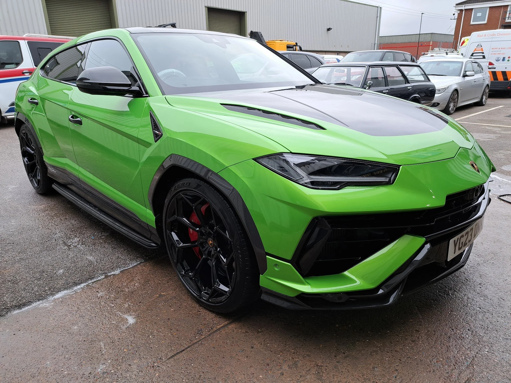 18-18-urus.jpg