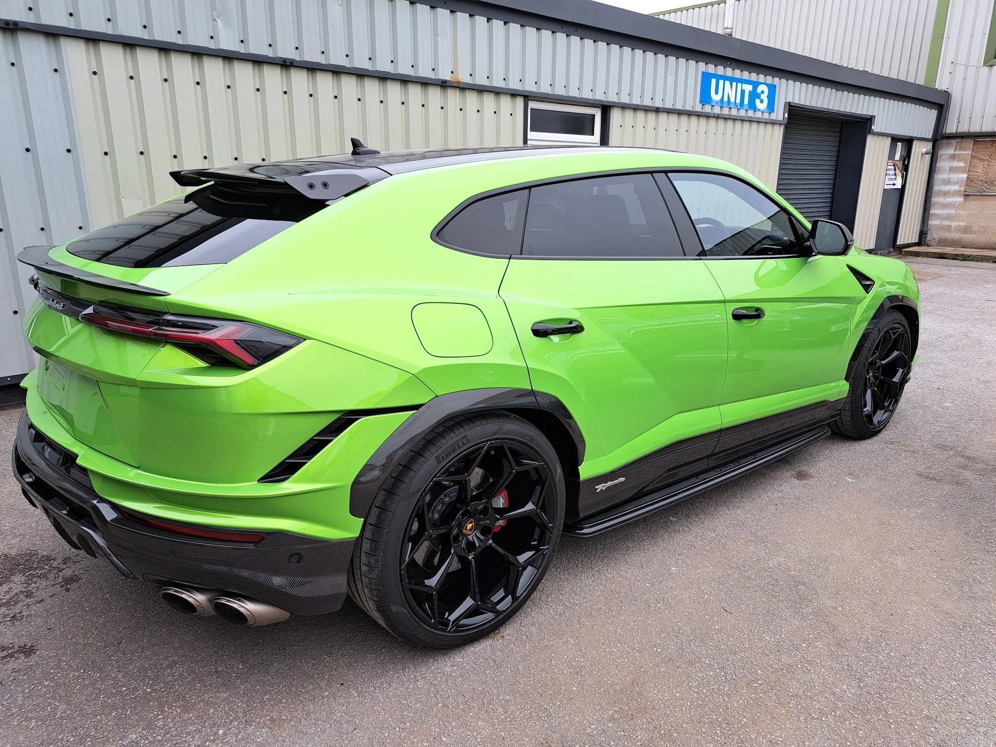 16-16-urus.jpg