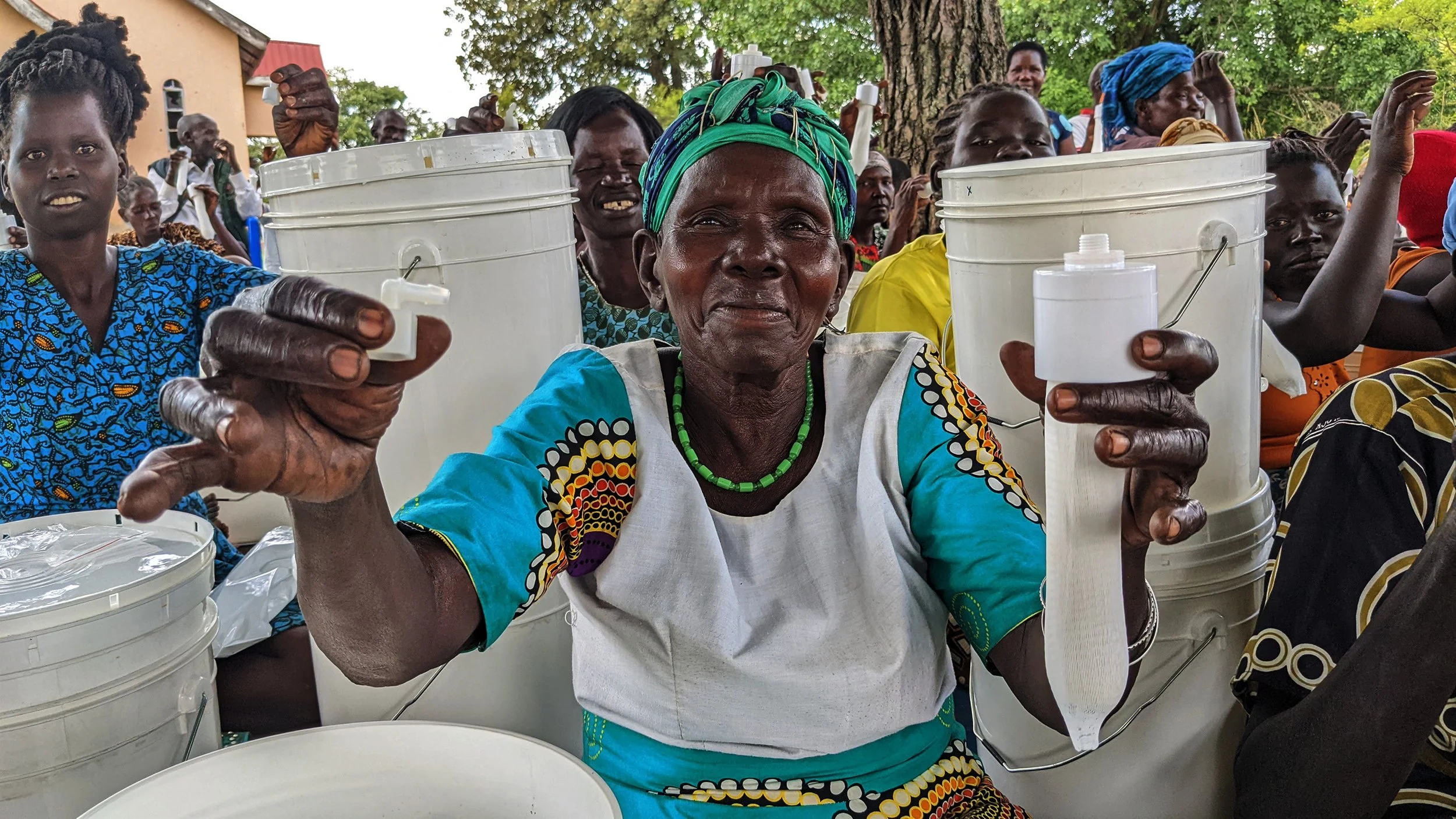 MightyWater_Uganda2022_WomanHoldingFilterInLoyajunga_RobMiller.jpg