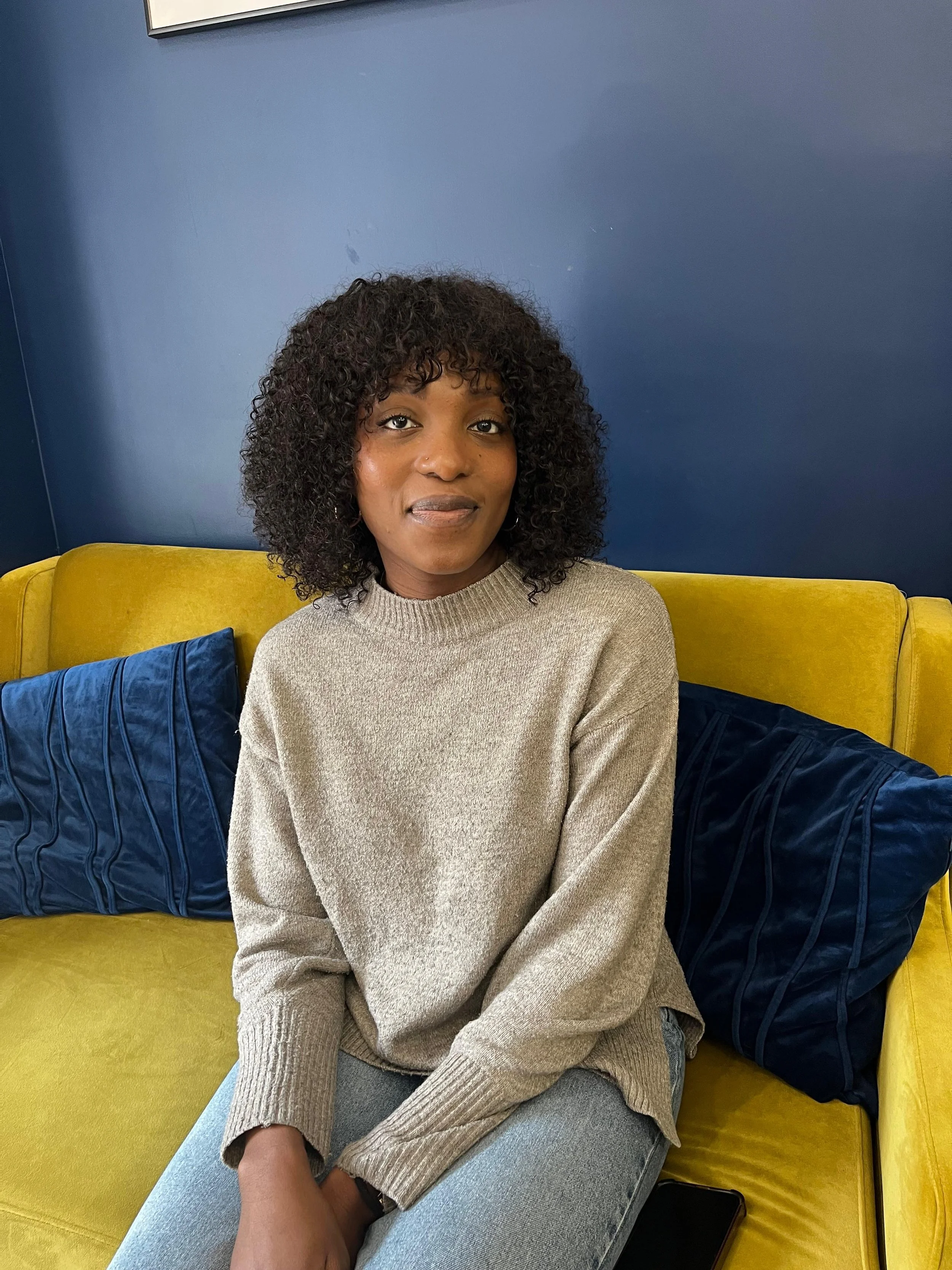 Tissage fermé curly  d'une cliente au salon BYG PARIS