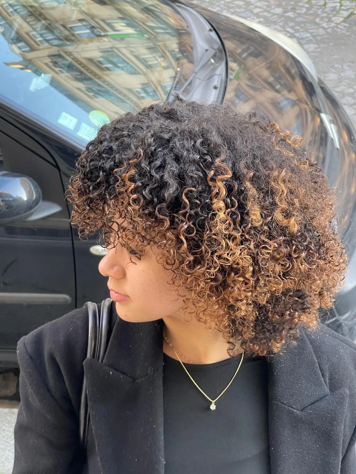 Définition de boucle d'une cliente au salon BYG PARIS