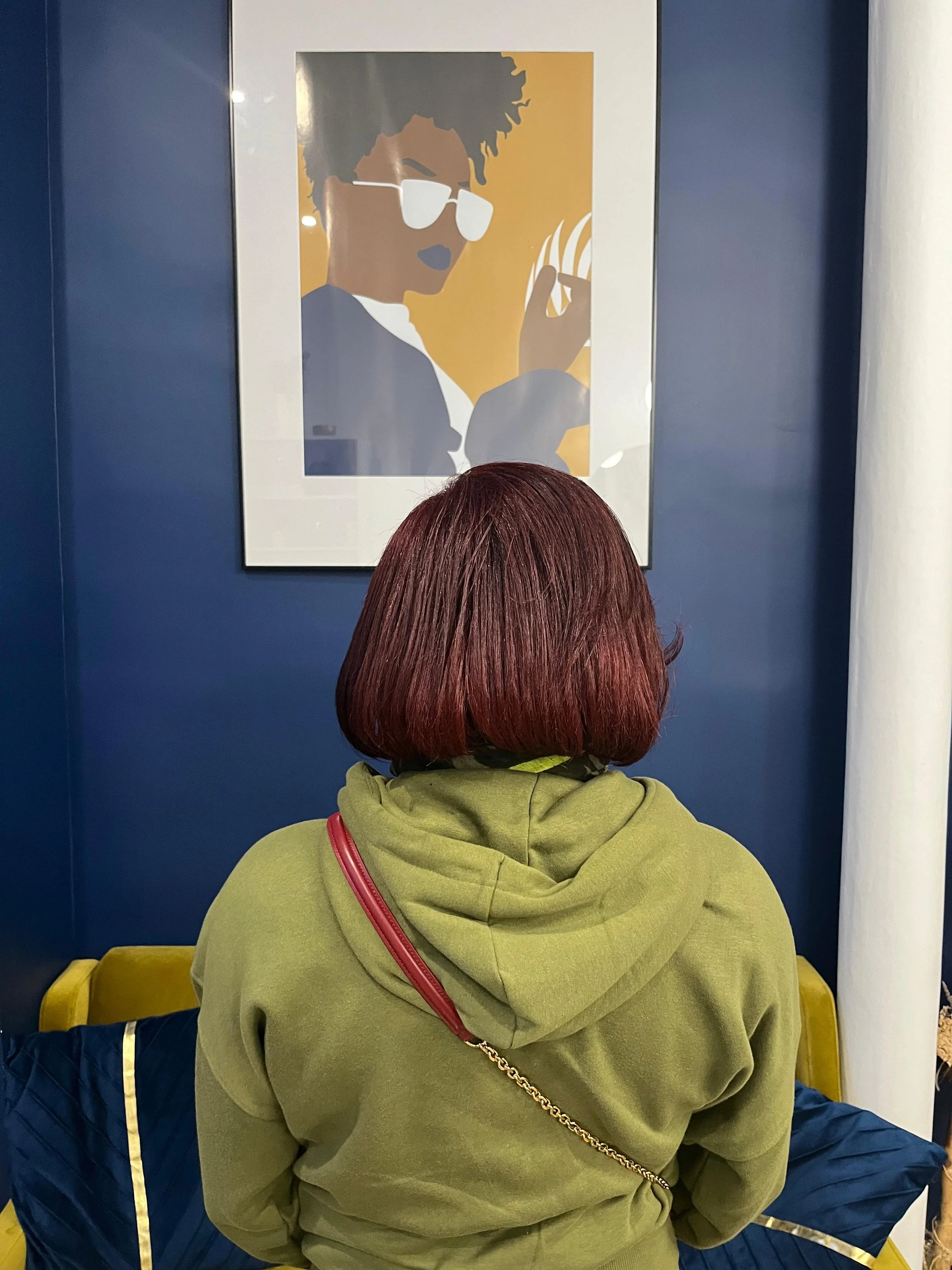 Défrissage et brushing d'une cliente au salon BYG PARIS