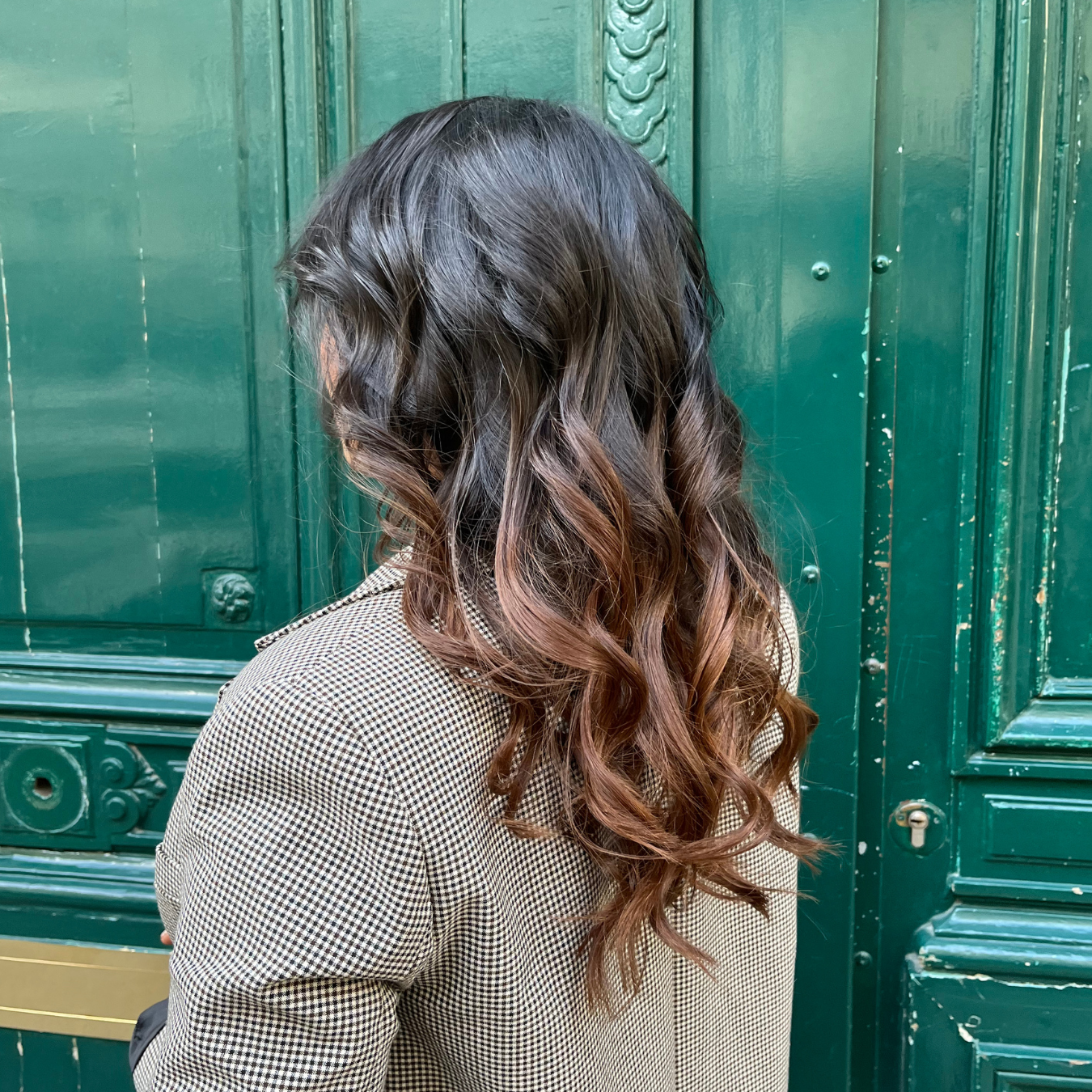 Balayage et brushing d'une cliente au salon BYG PARIS