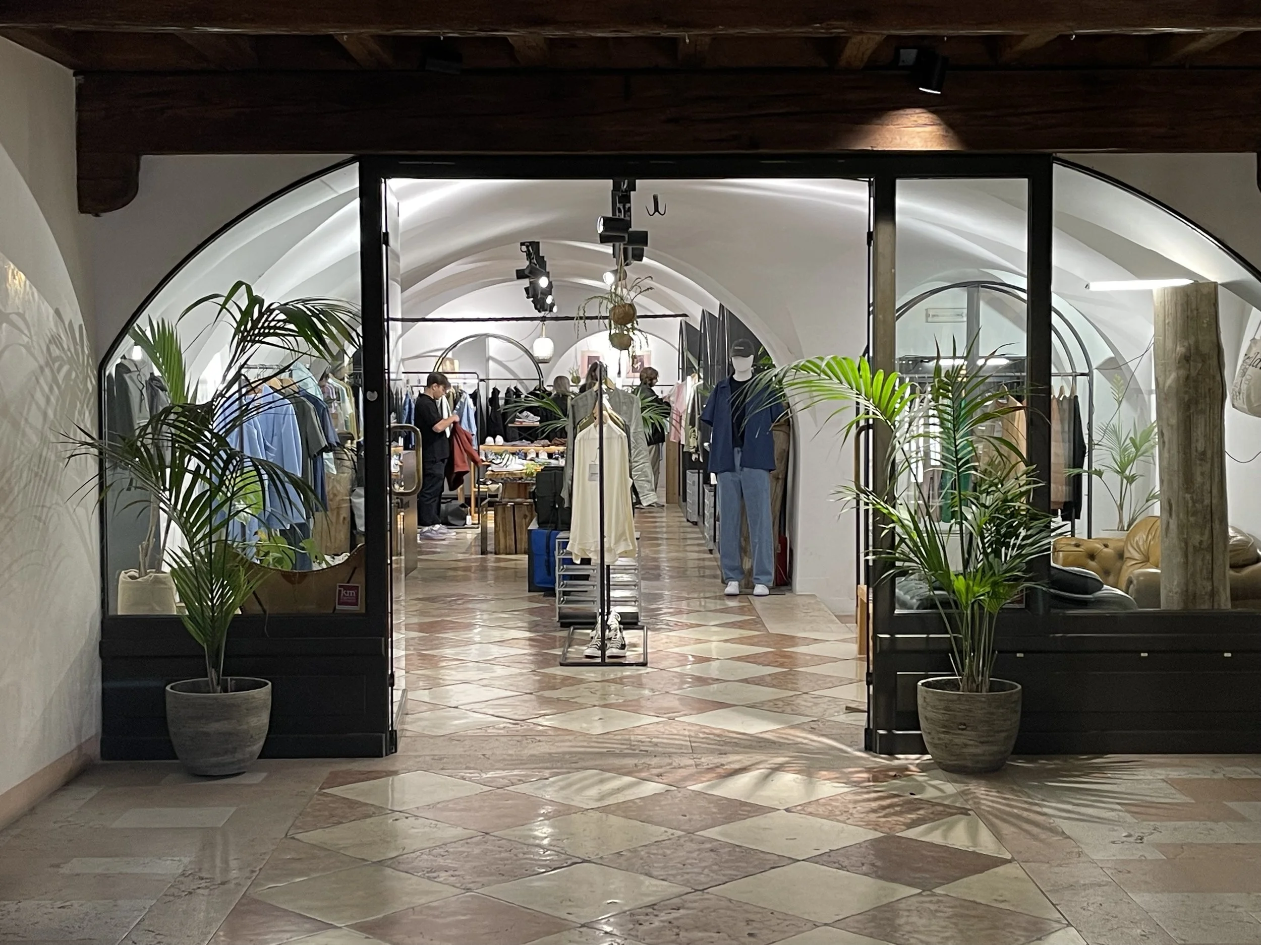 Shop, coffee, relax — private Italian lifestyle experience, Live Like a Local Italy