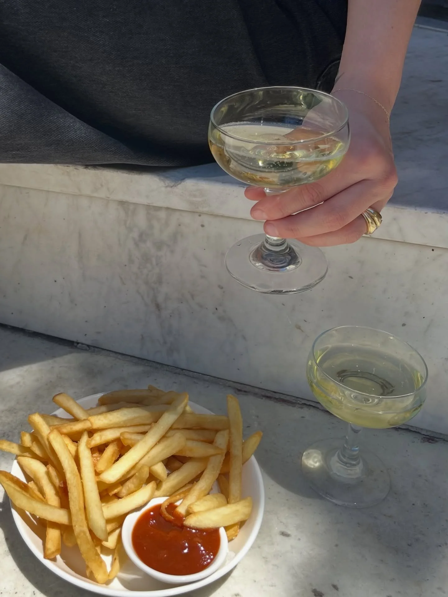 It&rsquo;s still French Champagne and French fries weather 🍾🍟🍟🍟

Sun&rsquo;s out! Windows are open! Open at 5pm! Sunshine Hour till 7pm!