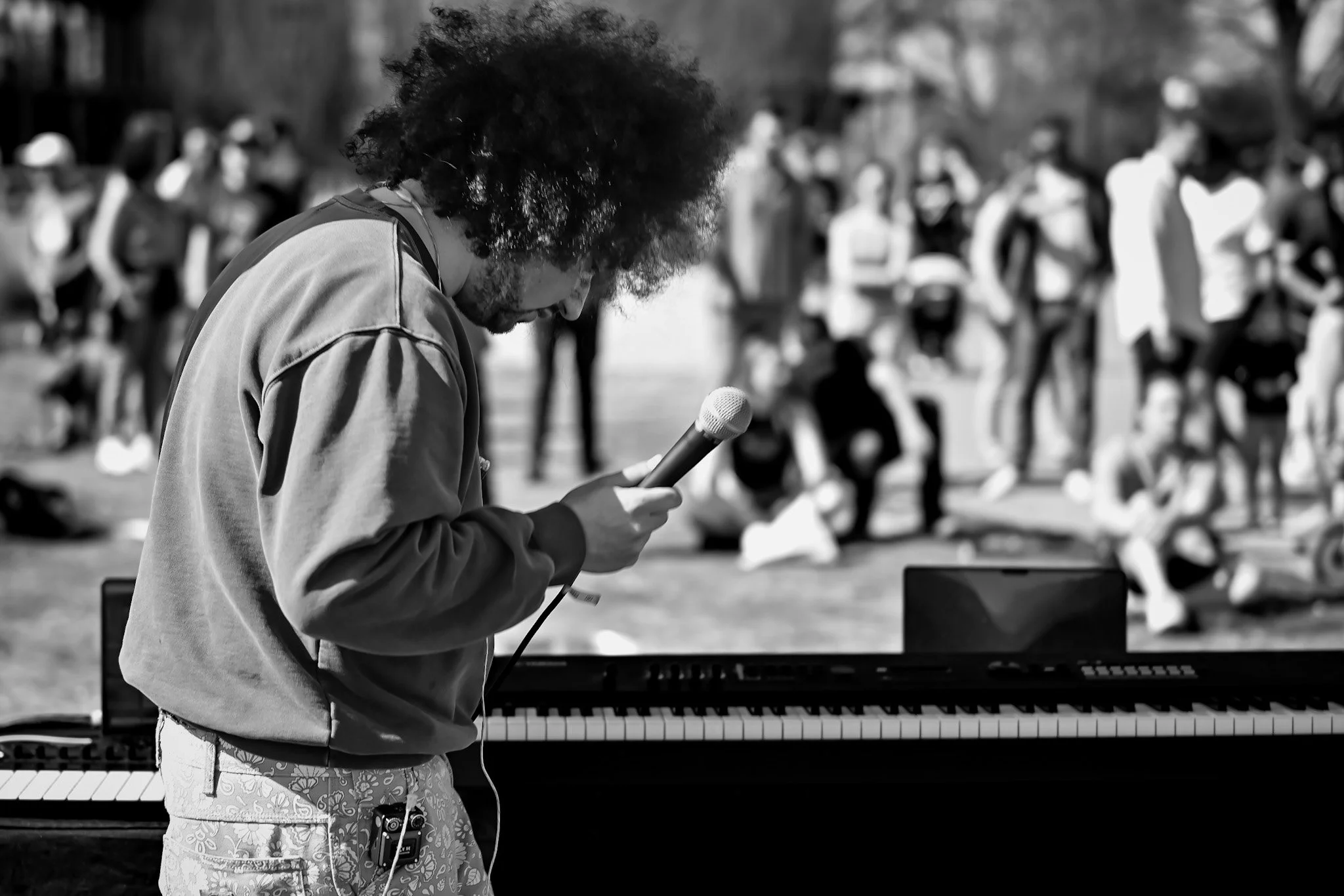 Ridge - Street Performing - Crowd.jpg