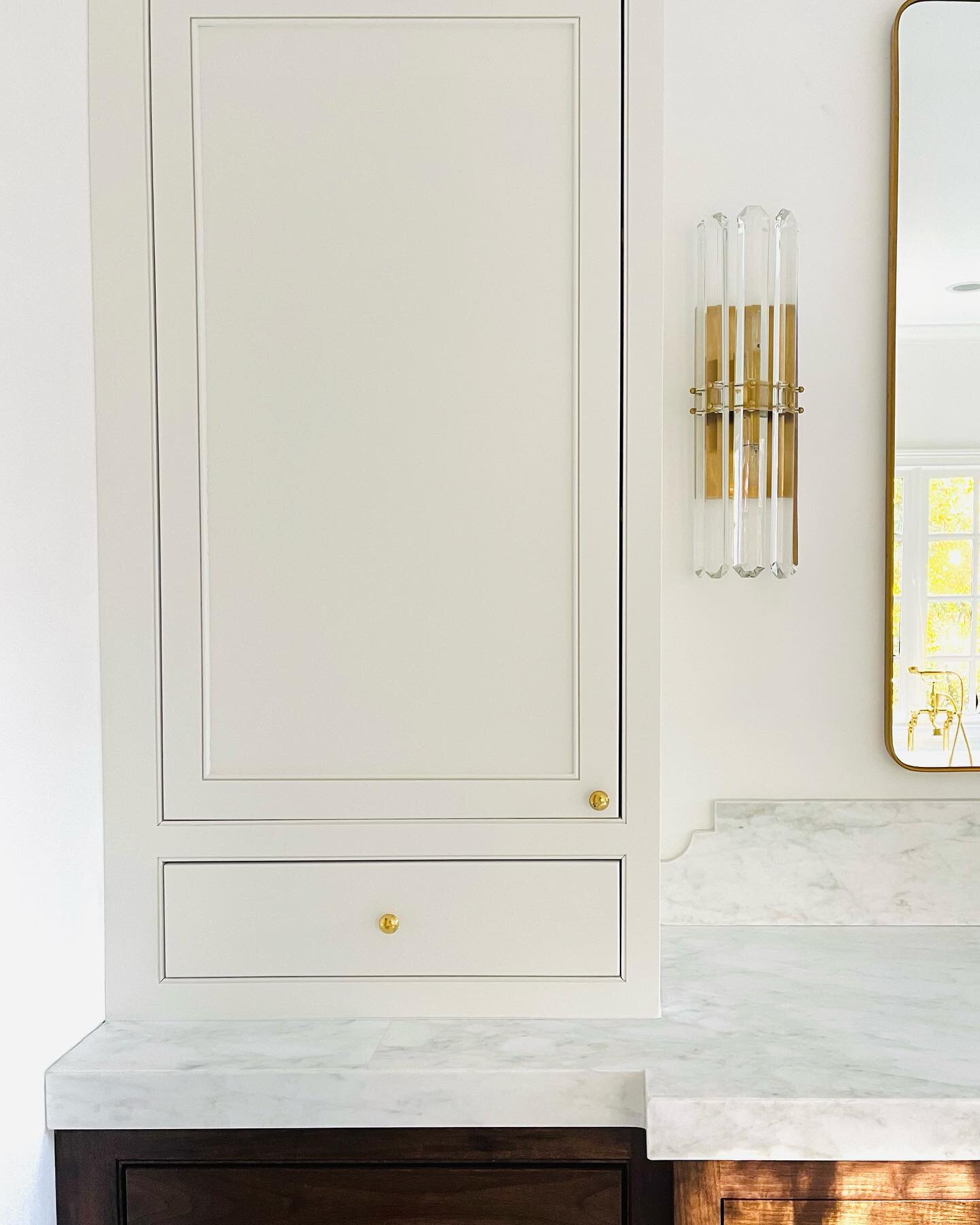 Feeling these whites for this master bath remodel 

#ashleymillerdesign #interiordesign #masterbathroom #masterbathroomremodel #unlaqueredbrass #walnutwood #ventianplaster #buckheadatlanta #atldesigner #calcutta_minimalism #remodel