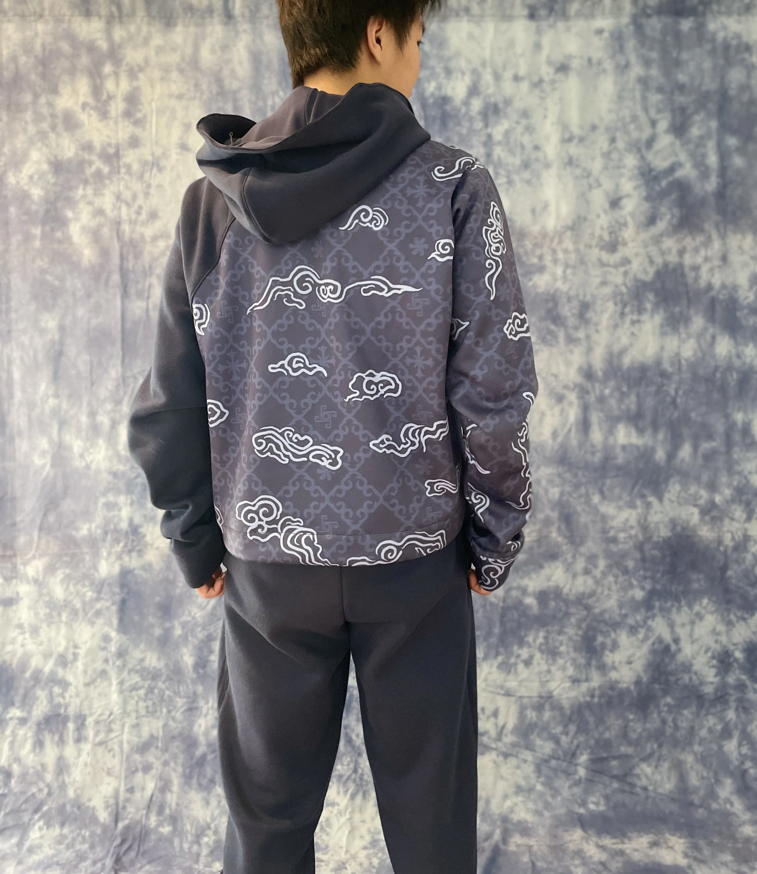 sweatshirt; back detailing; yifie.JPG