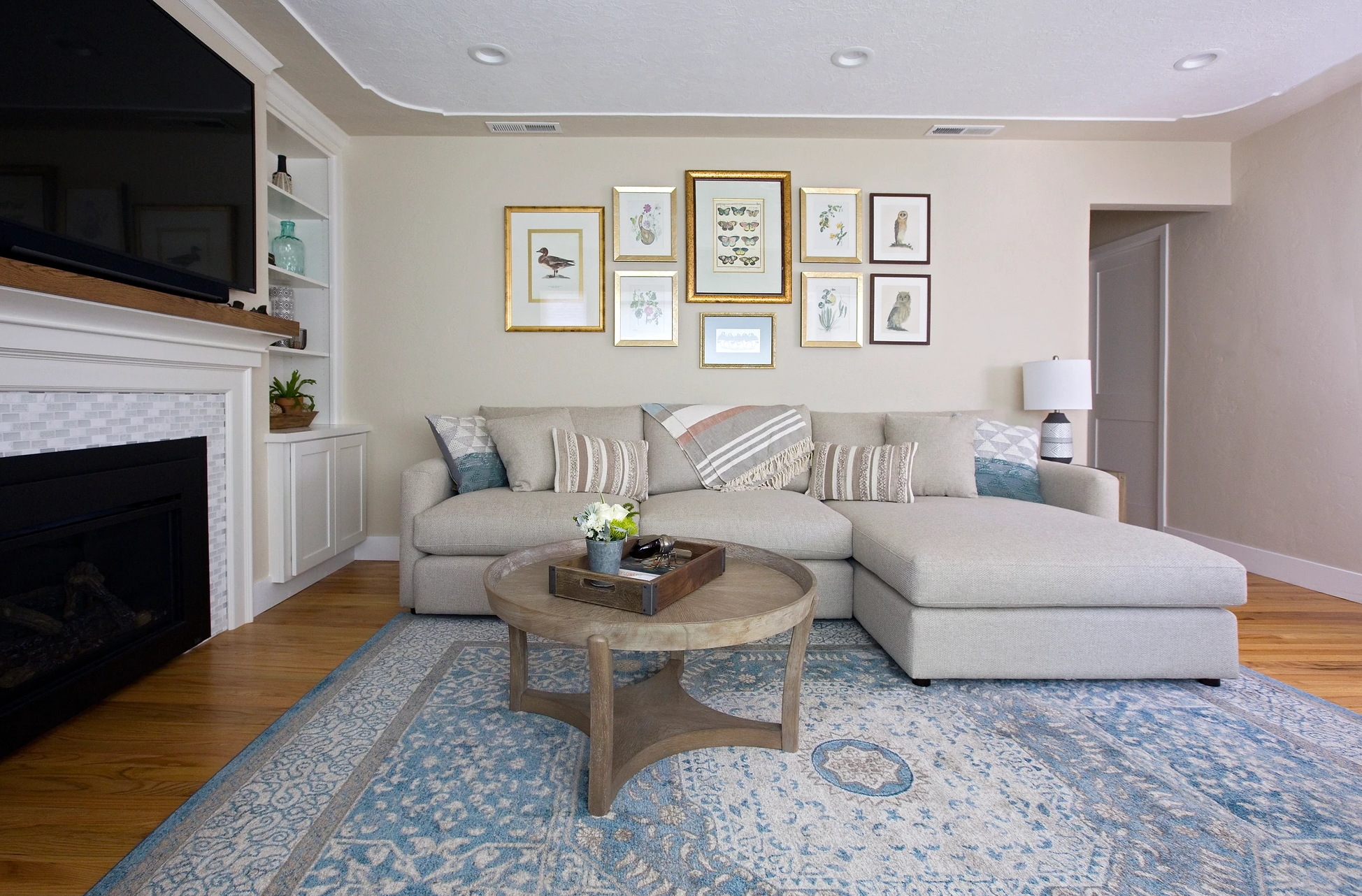 living-room-design-gallery-wall.png