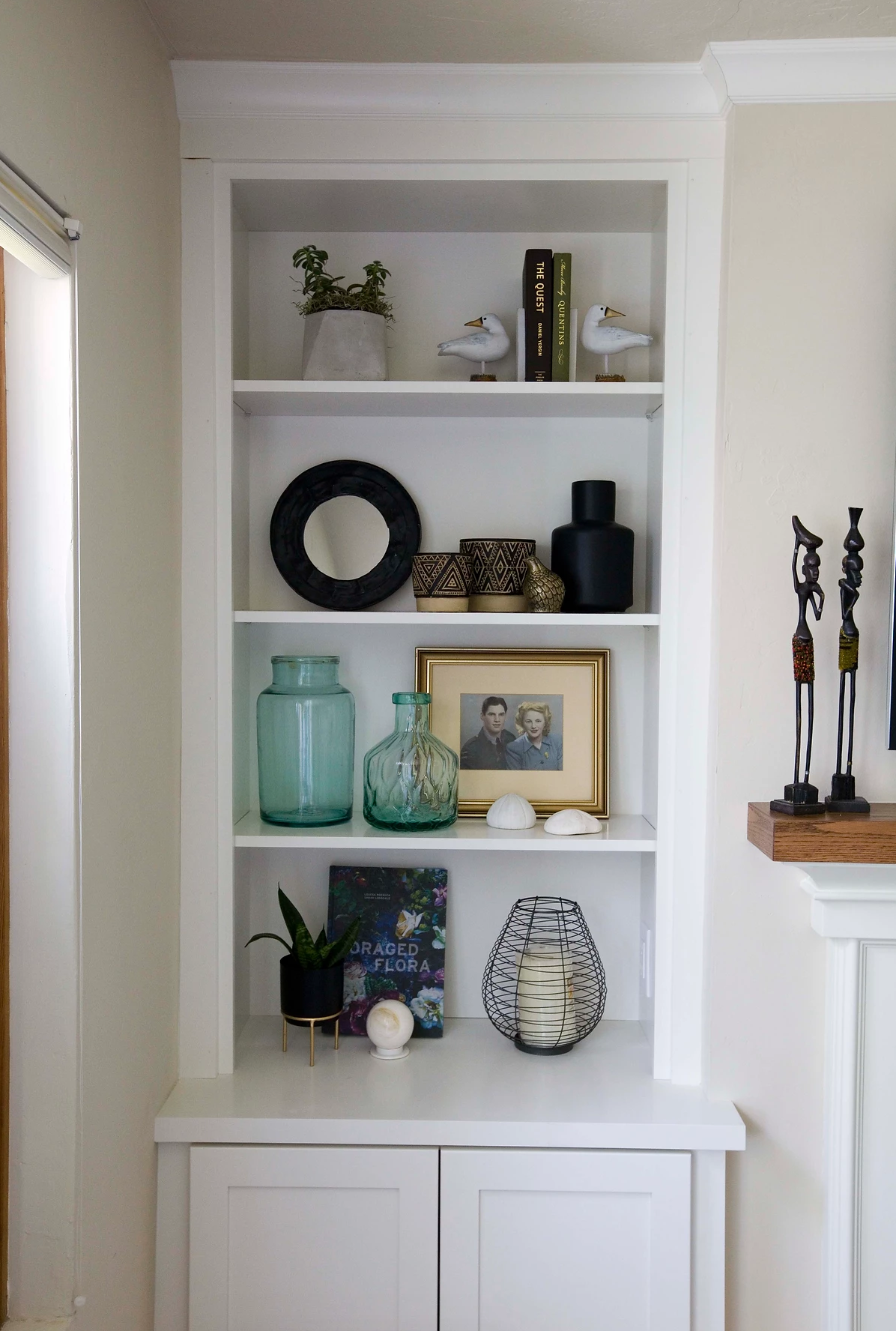 shelf-display-beachy-arrangement.png