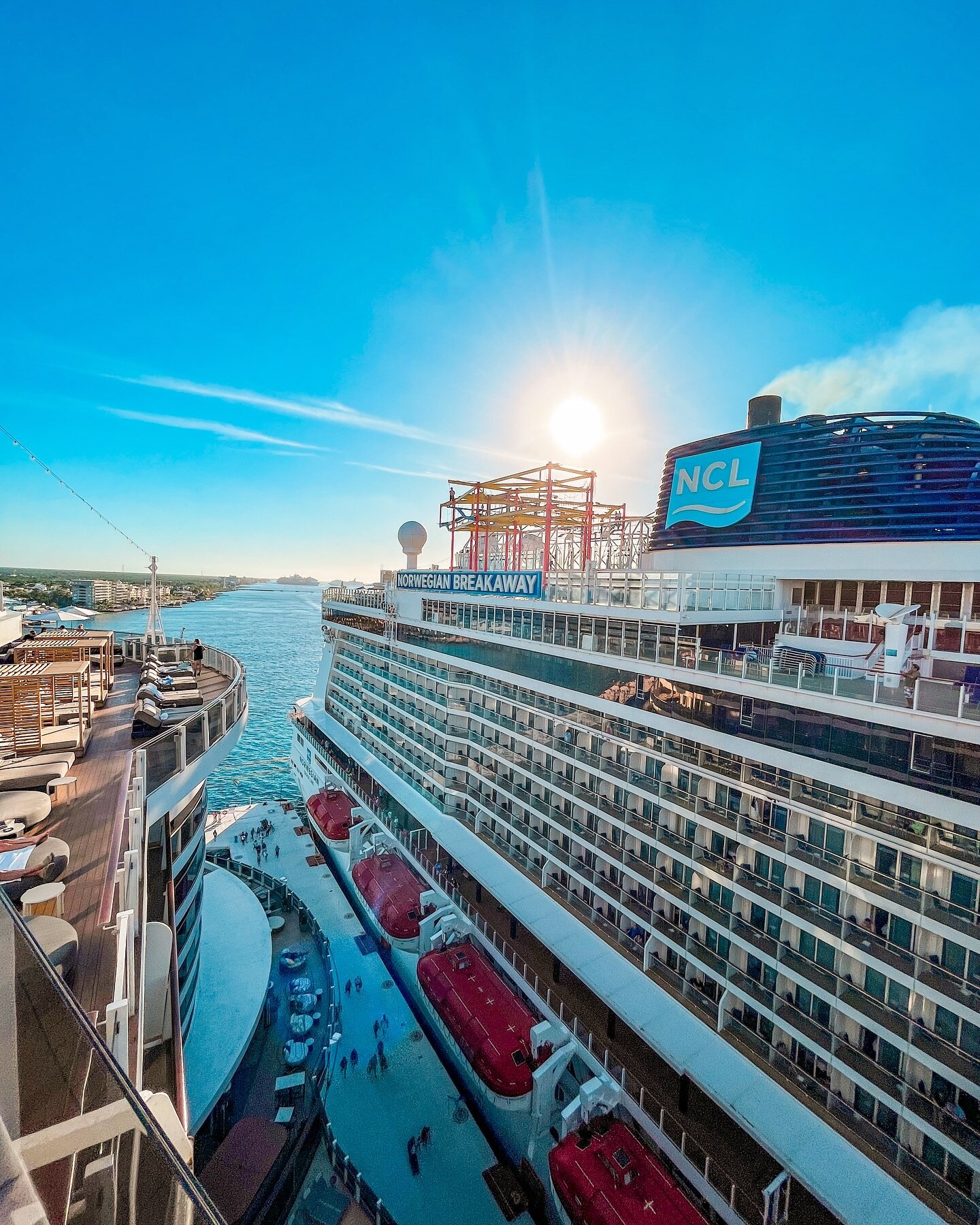 Norwegian Breakaway soaking up the sun in Cozumel 🇲🇽🛳️ #freestyletravelers