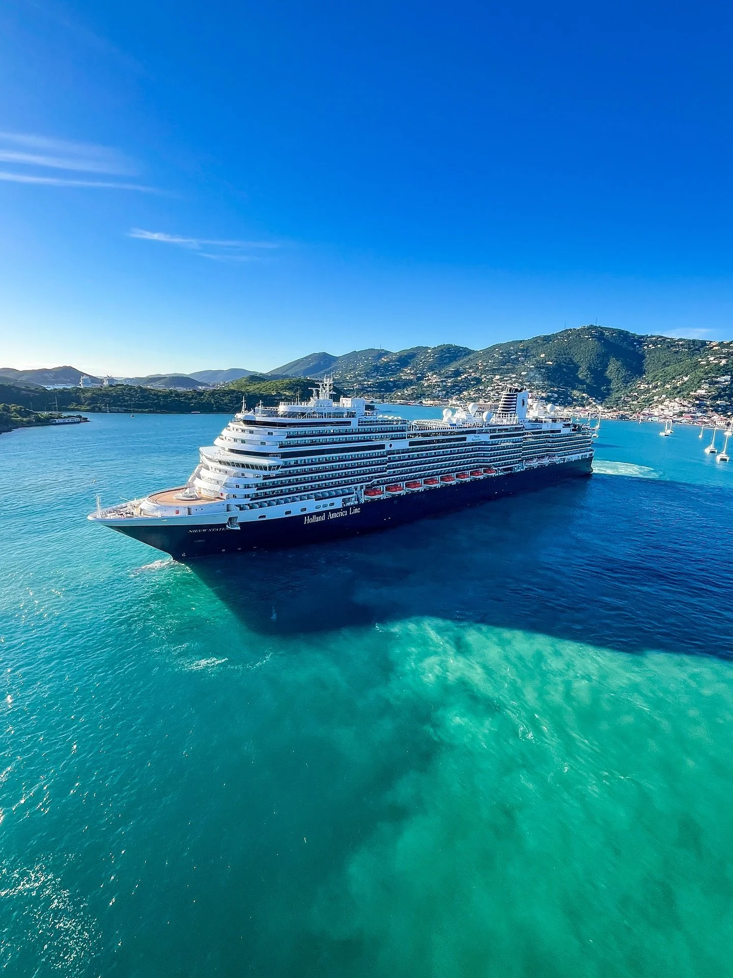 Nieuw Statendam in St. Thomas ☀️ #freestyletravelers 📷: @freestyletravelers
