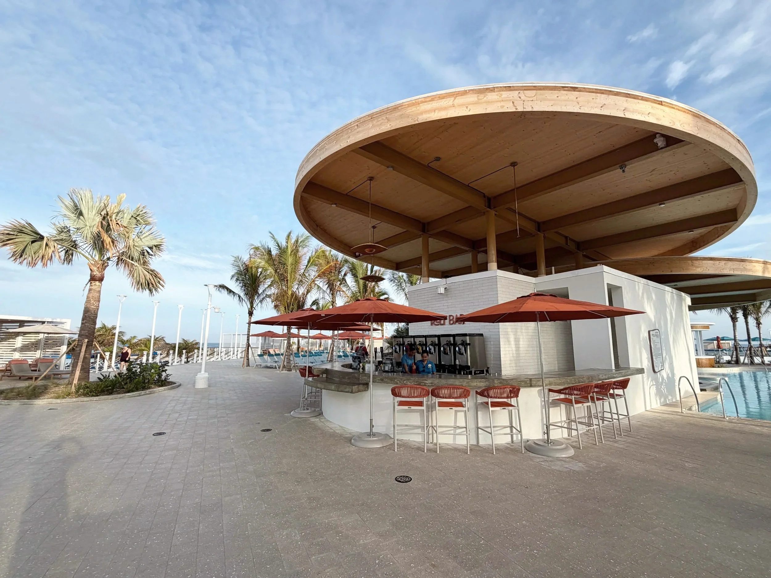 Waves Bar © Freestyle Travelers