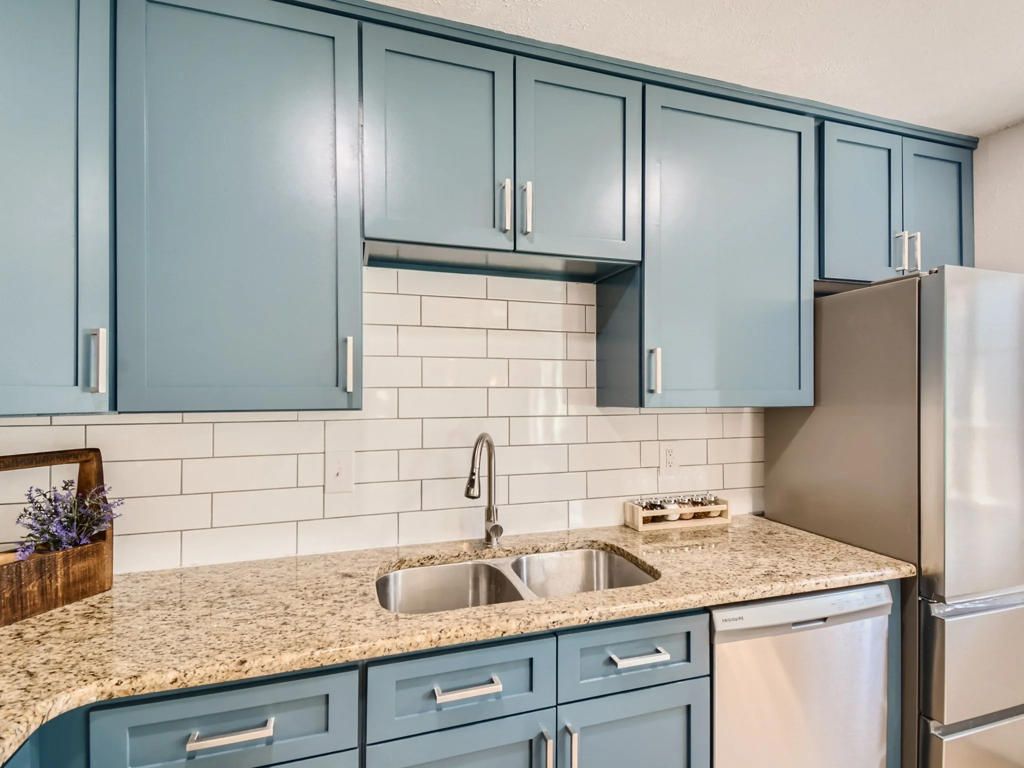 15 Kitchen.jpg