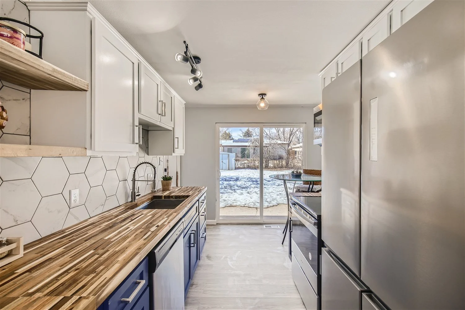 1435 S Depew St Lakewood CO - Web Quality - 007 - 15 Kitchen.jpg