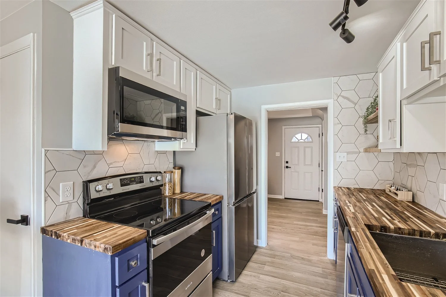1435 S Depew St Lakewood CO - Web Quality - 010 - 19 Kitchen.jpg