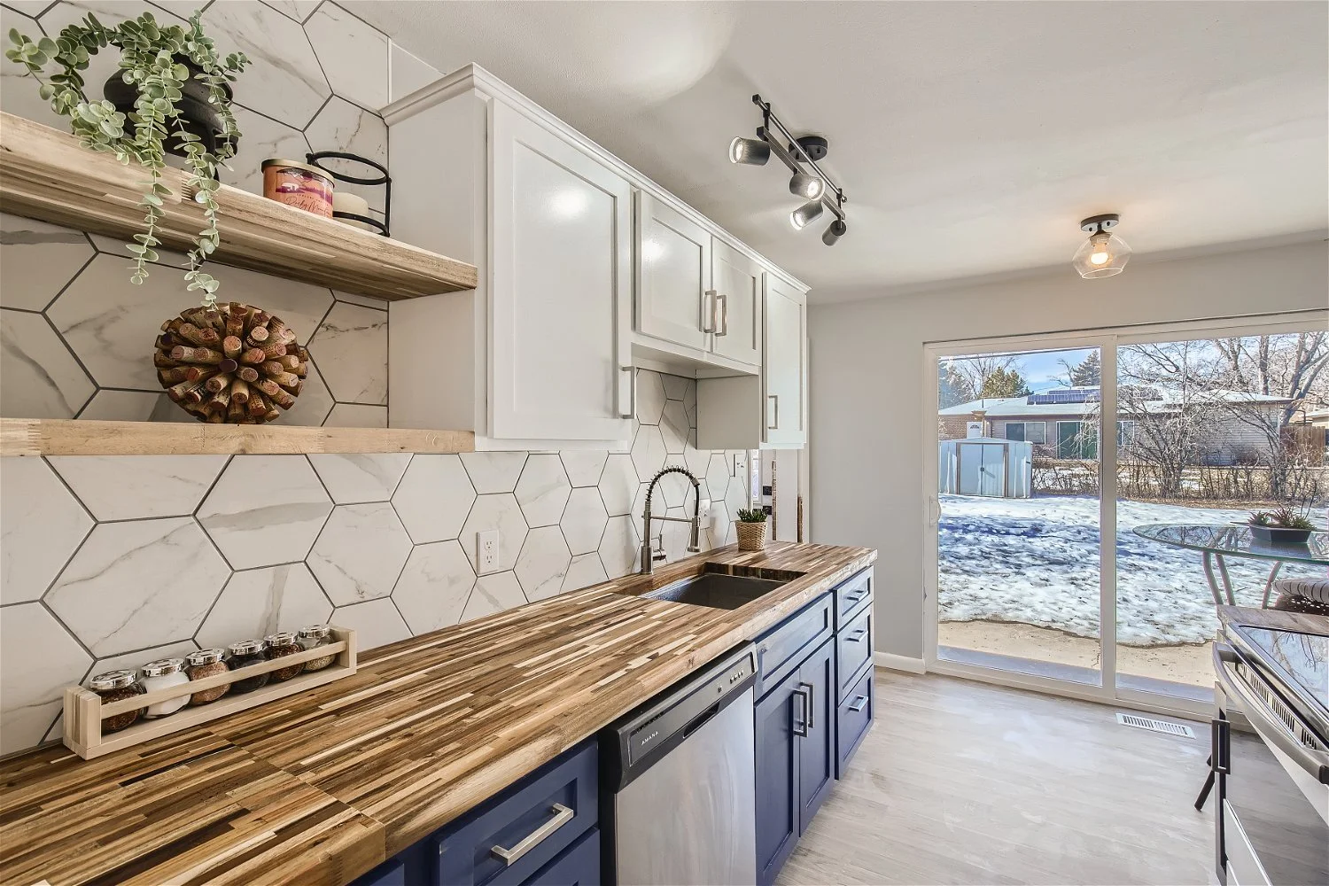 1435 S Depew St Lakewood CO - Web Quality - 008 - 16 Kitchen.jpg
