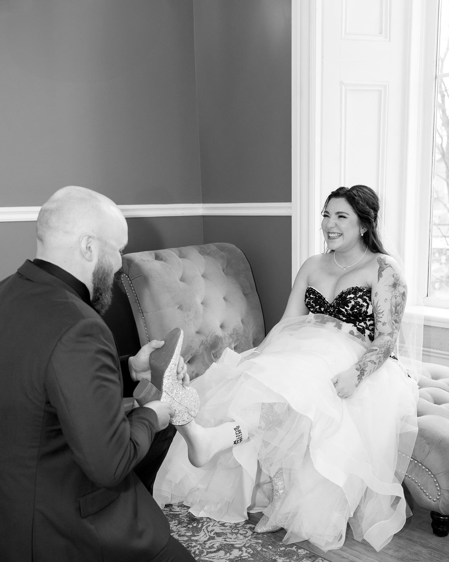 Sydney found her Prince Charming 💍

Cheers to the Sheers 💗

Photography: @meglillyphotography 
Venue: @thegrandcp 
Makeup: @makeup_by_stephc 
Florals: @thefloralboutiquecp 
Dress: @allthatglitters.bridal 

Ottawa wedding photographer | Ottawa weddi
