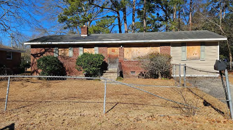 With thousands on waitlist, Columbia’s Housing Authority has 100+ empty homes