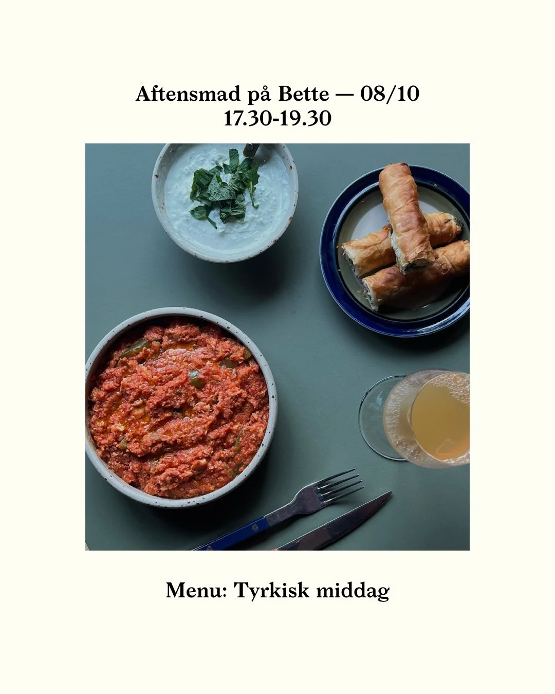 Aftensmad n&aelig;ste uge⁠
BETTES AFTENSMAD 08/10: Tyrkisk middag med menemen og b&ouml;rek.⁠
⁠
Derudover har vi som altid vores b&oslash;rnemenu og babymos, samt &oslash;l/vin/most. ⁠
⁠
Det vil v&aelig;re en hj&aelig;lp for k&oslash;kkenet, at I k&o