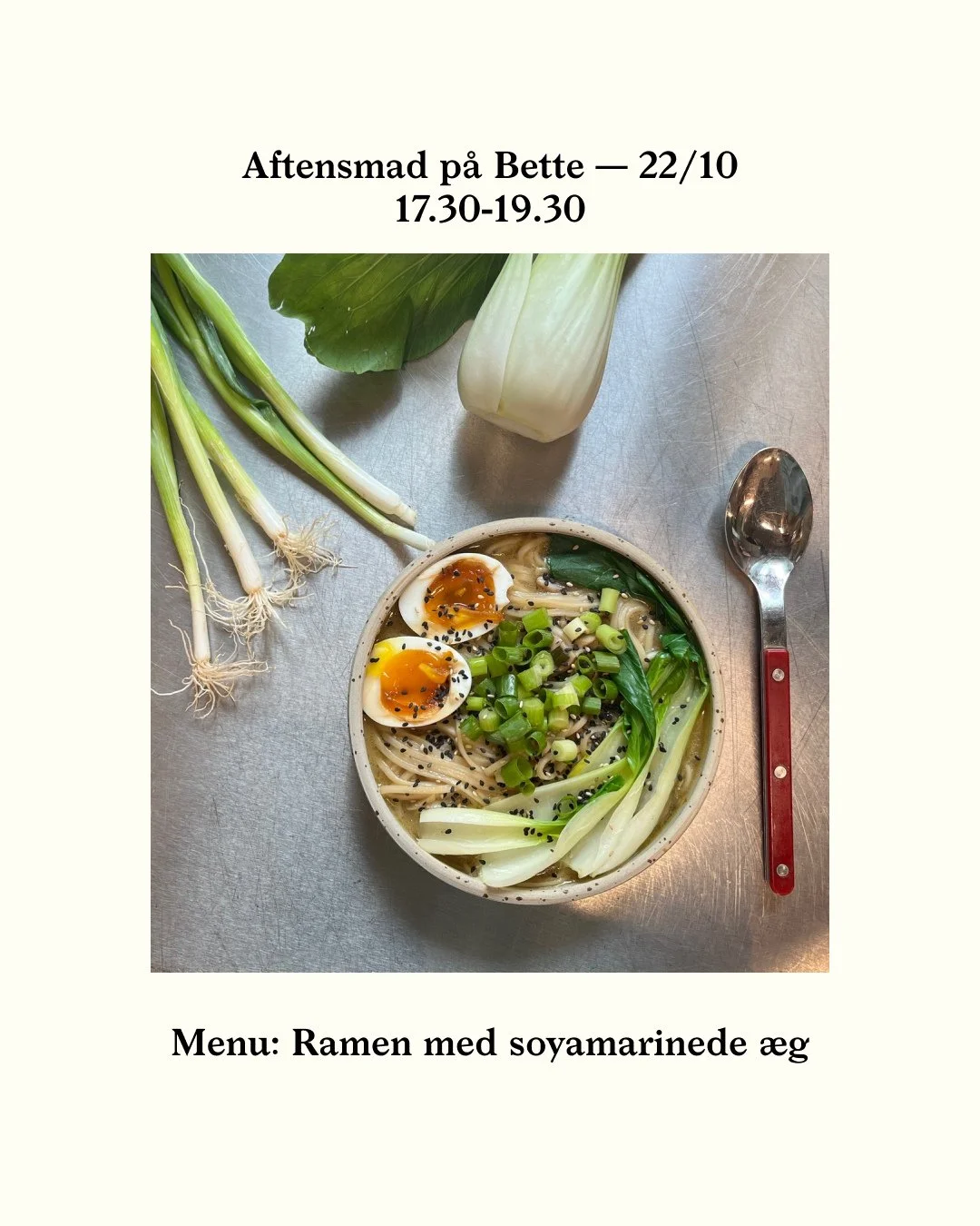BETTES AFTENSMAD 22/10: Ramen med soyamarinerede &aelig;g, svampe, pak choi, sesam og crunchy chili.⁠
⁠
Derudover har vi som altid vores b&oslash;rnemenu og babymos, samt &oslash;l/vin/most. ⁠⁠
K&oslash;b jeres billetter online p&aring; bette.cafe, e