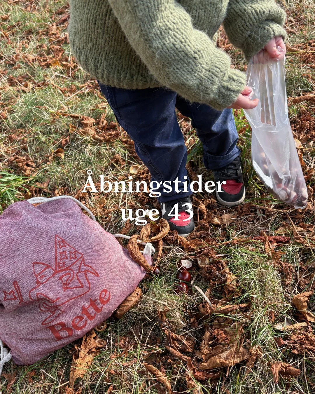 &Aring;BNINGSTIDER:⁠
Mandag: lukket⁠
Tirsdag: 09:00-17:00 ⁠
Onsdag: 09:00-19:30⁠
Torsdag: 09:00-17:00⁠
Fredag: 09:00-19:30⁠
L&oslash;rdag: 09:00-17:00⁠
S&oslash;ndag: 09:00-17:00⁠
⁠
Tjek bette.cafe for at se, alle vores events i l&oslash;bet af ugen