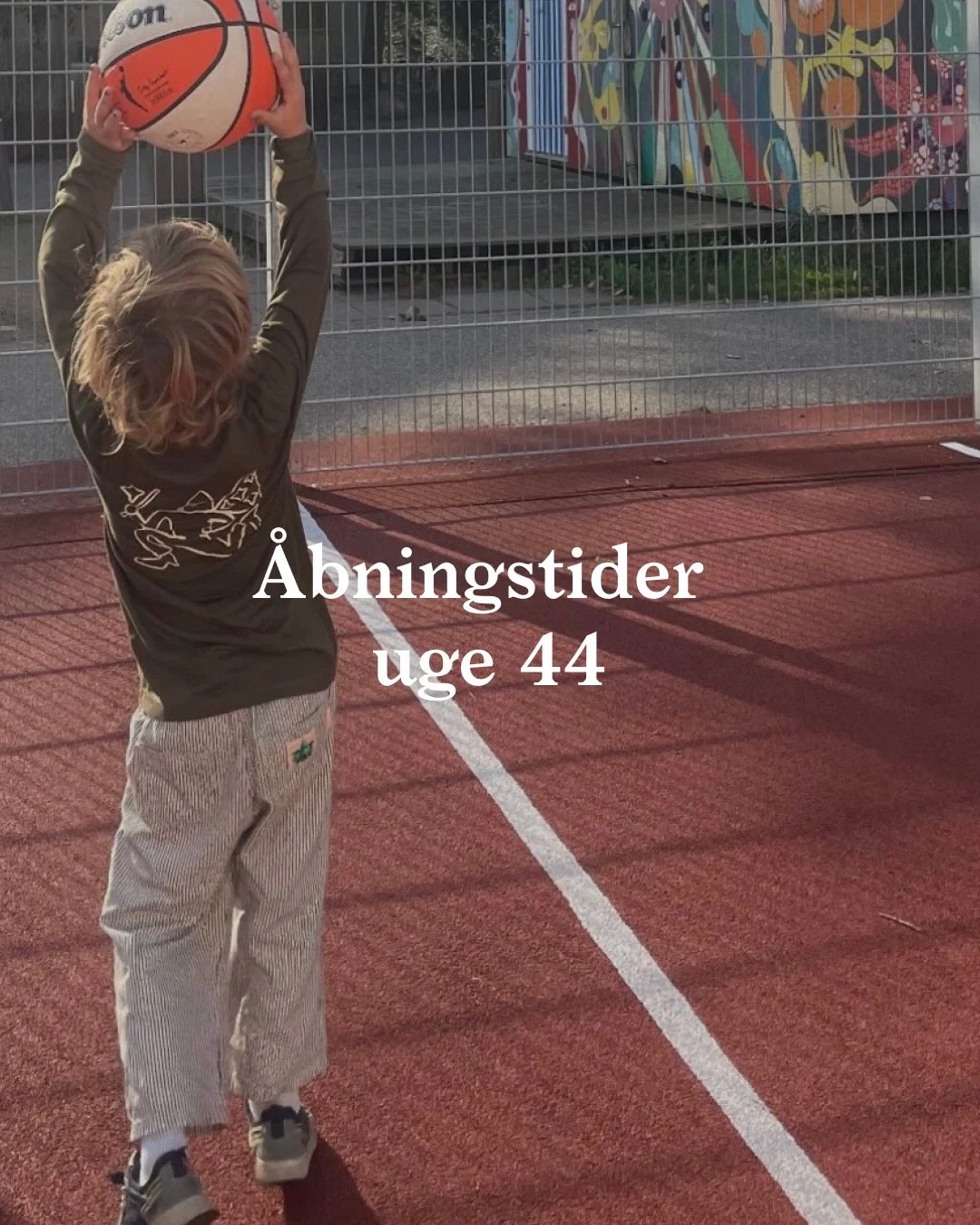 ÅBNINGSTIDER:
Mandag: lukket
Tirsdag: 09:00-17:00 
Onsdag: 09:00-19:30
Torsdag: 09:00-17:00
Fredag: 09:00-19:30
Lørdag: 09:00-17:00
Søndag: 09:00-17:00
Tjek bette.cafe for at se, alle vores events i løbet af ugen