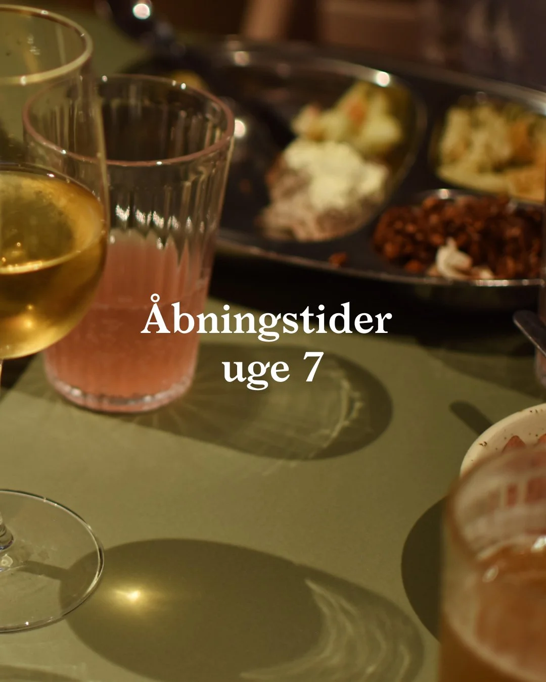 &Aring;BNINGSTIDER I VINTERFERIEN:⁠
Mandag: lukket⁠
Tirsdag: 09:00-17:00 ⁠
Onsdag: 09:00-19:30 - Bettes Aftensmad⁠
Torsdag: 09:00-17:00⁠
Fredag: 09:00-17:00⁠
L&oslash;rdag: 09:00-17:00⁠
S&oslash;ndag: 09:00-17:00⁠
⁠
Tjek bette.cafe for at se, alle vo