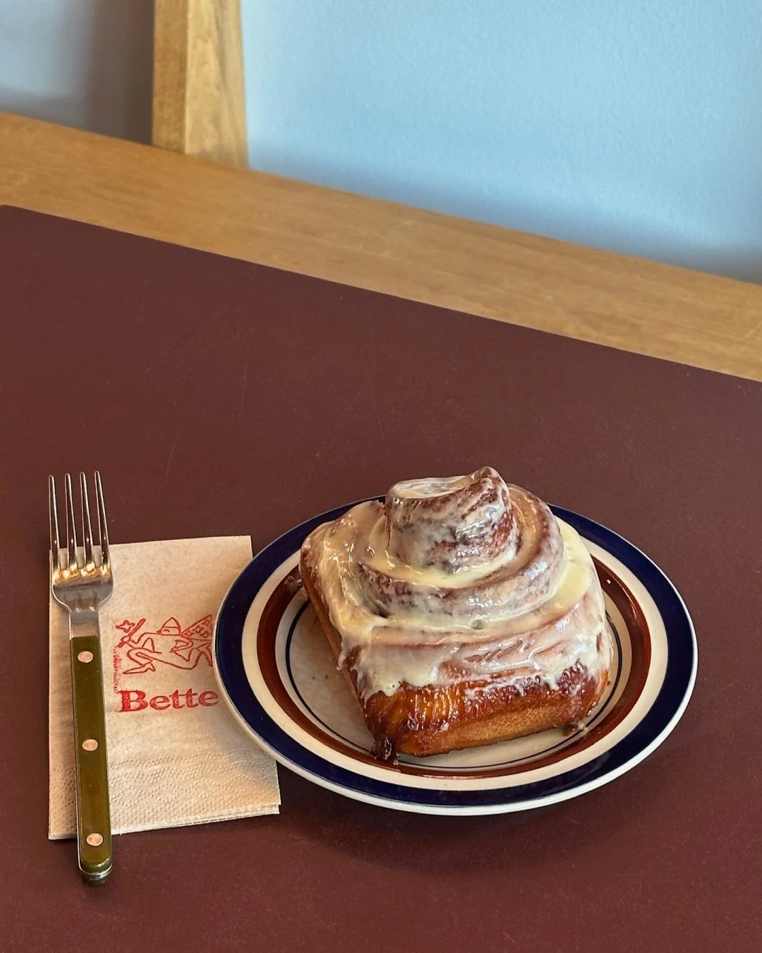 Nyt bagv&aelig;rk p&aring; disken ✨⁠
⁠
Kanelsnegl og rosinbolle &ndash; lune, bl&oslash;de og lige til at dele (eller ikke).⁠
Kom og smag 🤎