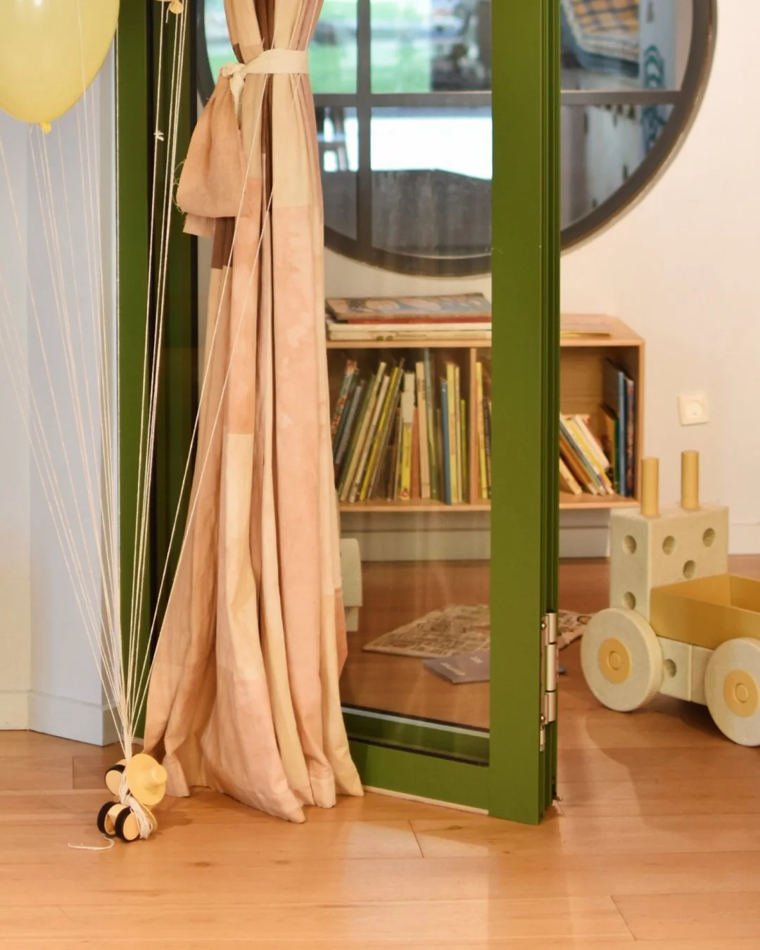 Dr&oslash;mmen:⁠
B&oslash;rnene leger ✨⁠
Kaffen bliver drukket varm ☕️⁠
Skuldrene s&aelig;nker sig lidt.