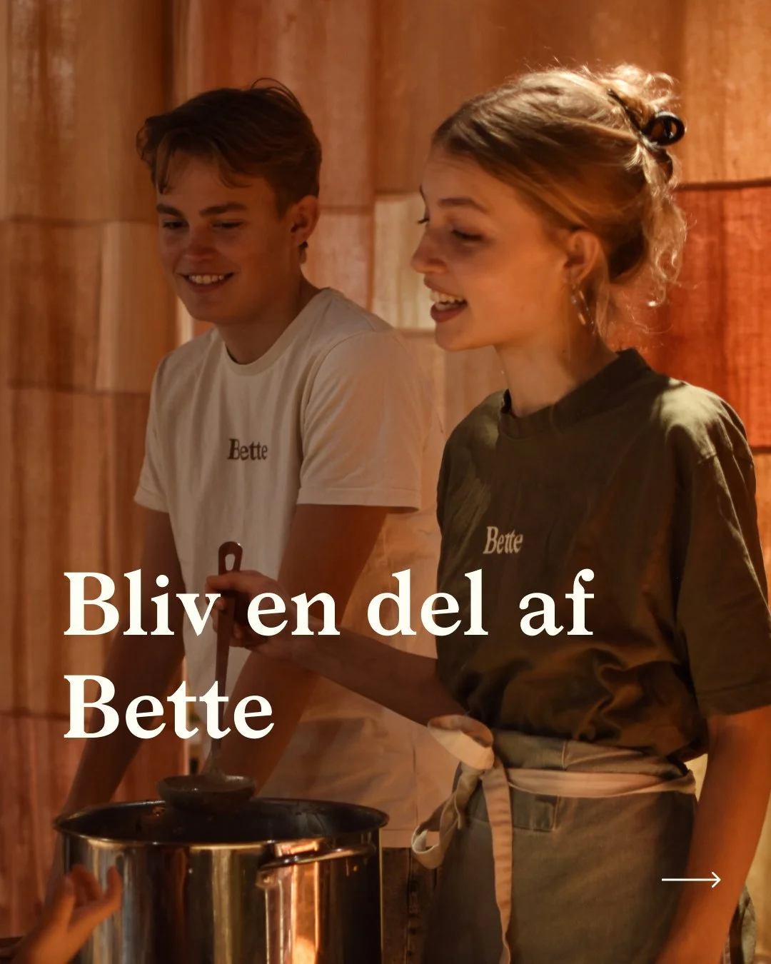 VI S&Oslash;GER FRONT OF HOUSE PERSONALE✨️⁠
⁠
Du kommer til at st&aring; for en god atmosf&aelig;re i caf&eacute;en sammen med et dedikeret team. Derudover vil du indg&aring; i et organiseret og hurtigt flow i hverdagen.⁠
⁠
Selvst&aelig;ndighed og st