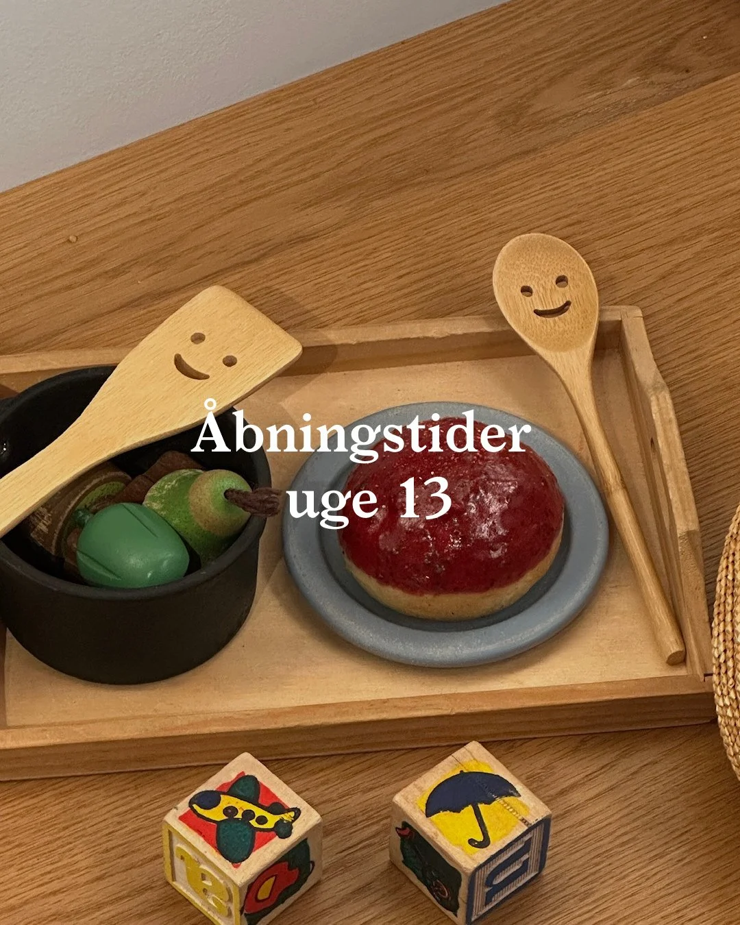 &Aring;BNINGSTIDER:⁠
Mandag: lukket⁠
Tirsdag: 09:00-17:00 ⁠
Onsdag: 09:00-19:30⁠
Torsdag: 09:00-17:00⁠
Fredag: 09:00-17:00⁠
L&oslash;rdag: 09:00-17:00⁠
S&oslash;ndag: 09:00-17:00⁠
⁠
Tjek bette.cafe for at se, alle vores events i l&oslash;bet af ugen