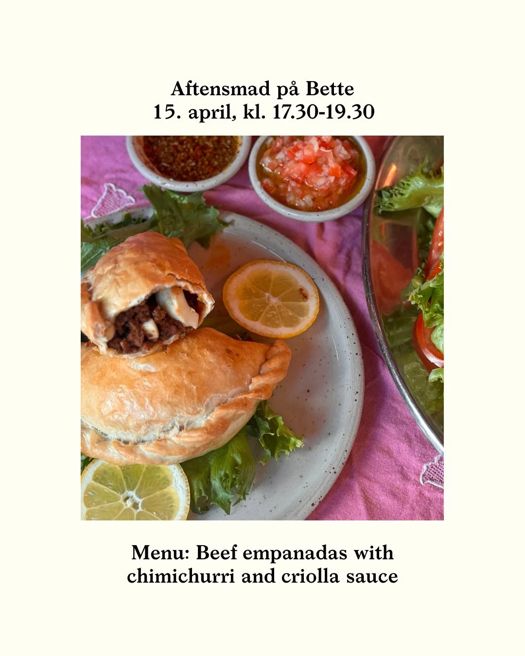 BETTES AFTENSMAD 15. april: Beef empanadas with chimichurri and criolla sauce served with mix salad. Vegetarian option possible if requested.⁠
⁠
Derudover har vi som altid vores b&oslash;rnemenu og babymos, samt &oslash;l/vin/most. ⁠
K&oslash;b jeres