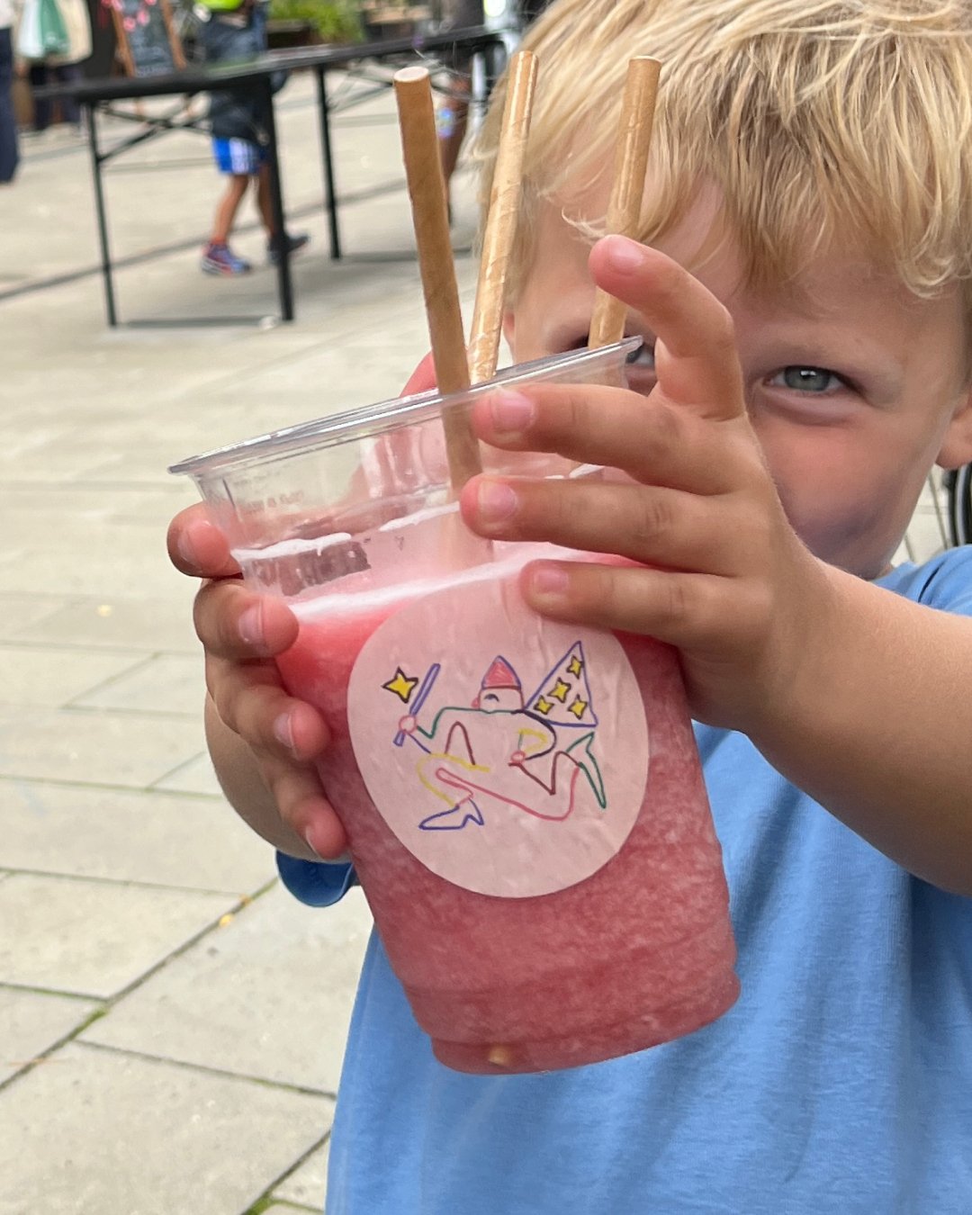 Den er tilbage 😍☀️⁠
Slush ice fra Vild Is er igen p&aring; menuen hos Bette &ndash; klar til sm&aring; (og store) t&oslash;rstige g&aelig;ster 💚⁠
⁠
Perfekt til solrige dage og legepauser i fuld fart 🌿