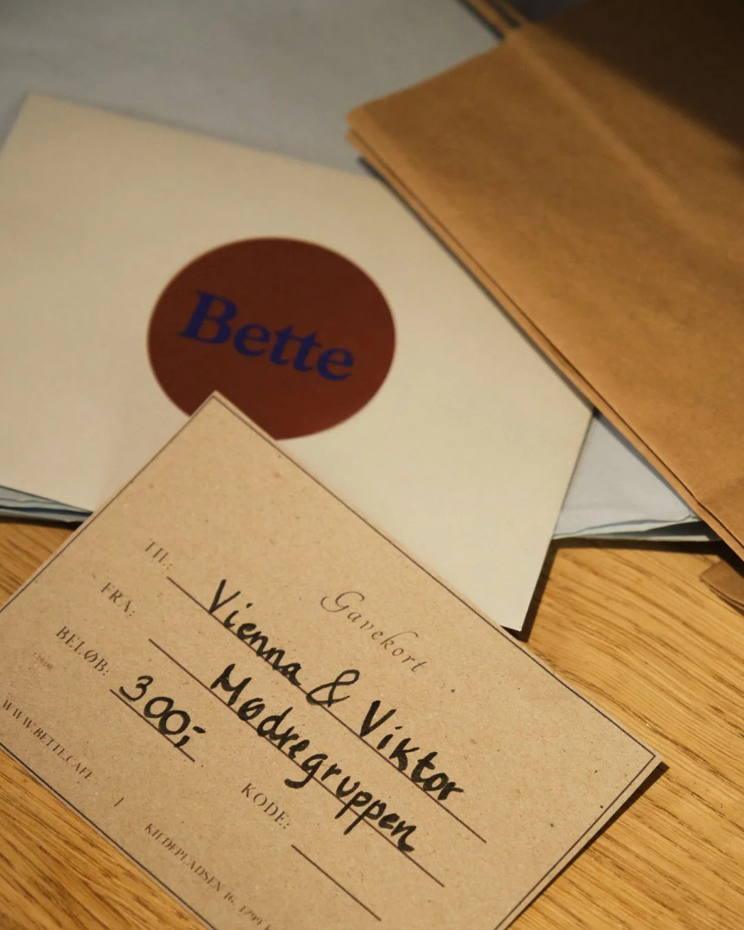 En gave der kan bruges igen og igen 💛⁠
⁠
Hos Bette kan du k&oslash;be gavekort b&aring;de online og fysisk i caf&eacute;en &ndash; perfekt til sm&aring; og store anledninger 🌿