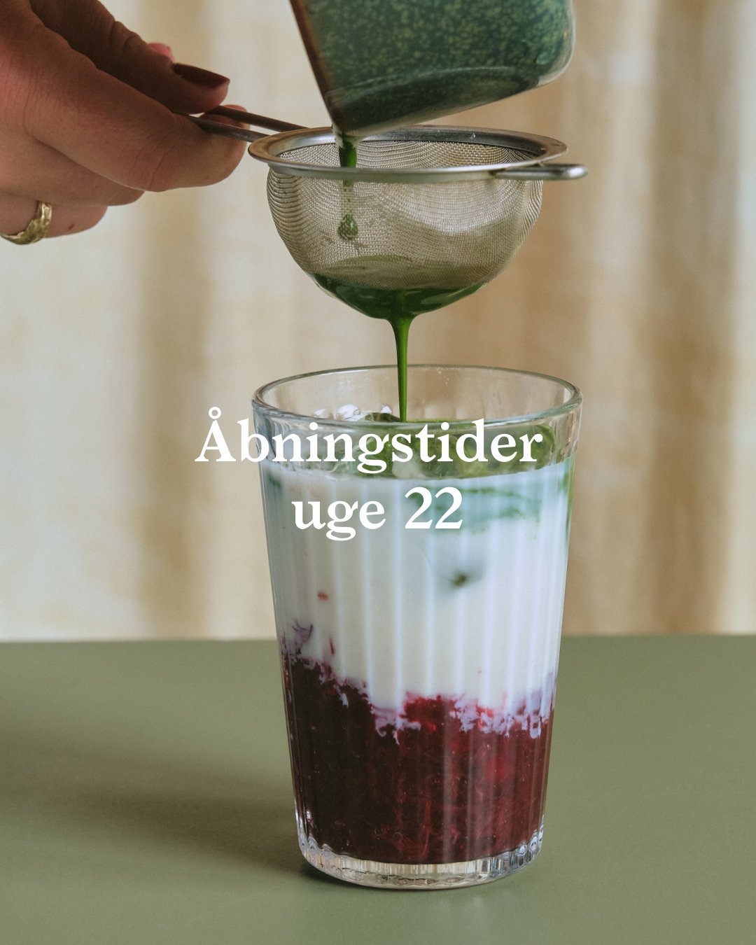 &Aring;BNINGSTIDER:⁠
Mandag: lukket⁠
Tirsdag: 09:00-17:00 ⁠
Onsdag: 09:00-19:30⁠
Torsdag: 09:00-17:00⁠
Fredag: 09:00-17:00⁠
L&oslash;rdag: 09:00-17:00⁠
S&oslash;ndag: 09:00-17:00⁠
⁠
Tjek bette.cafe for at se, alle vores events i l&oslash;bet af ugen