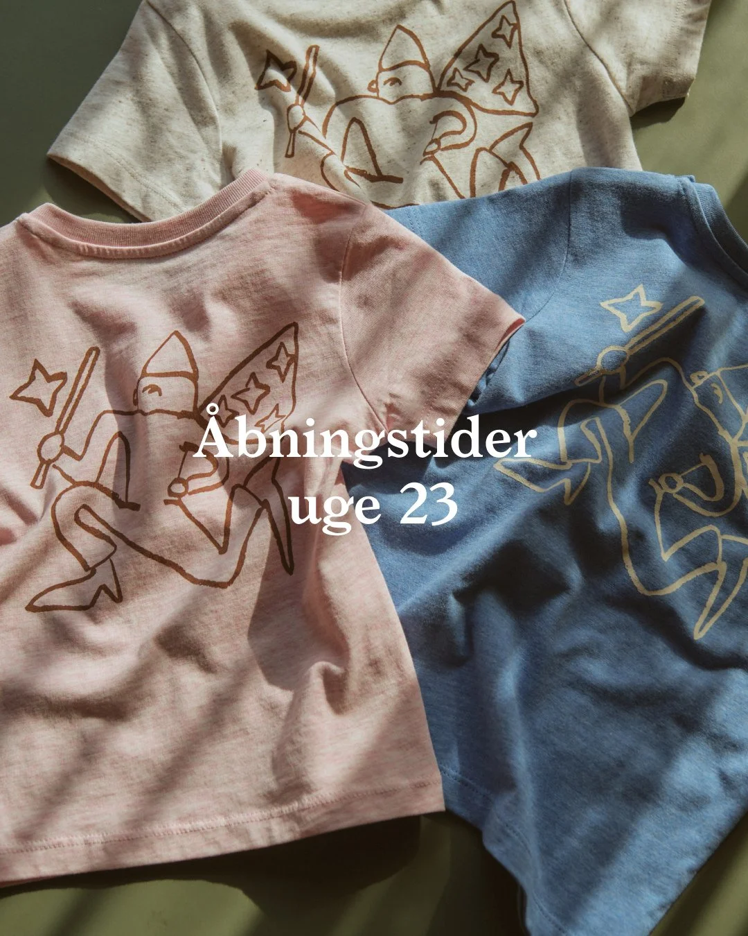 &Aring;BNINGSTIDER:⁠
Mandag: lukket⁠
Tirsdag: 09:00-17:00 ⁠
Onsdag: 09:00-19:30⁠
Torsdag: 09:00-17:00 (Find os ogs&aring; til B&oslash;rnedistortion 14:00-19:00 i Enghave)⁠
Fredag: 09:00-17:00⁠
L&oslash;rdag: 09:00-17:00⁠
S&oslash;ndag: 09:00-17:00⁠
