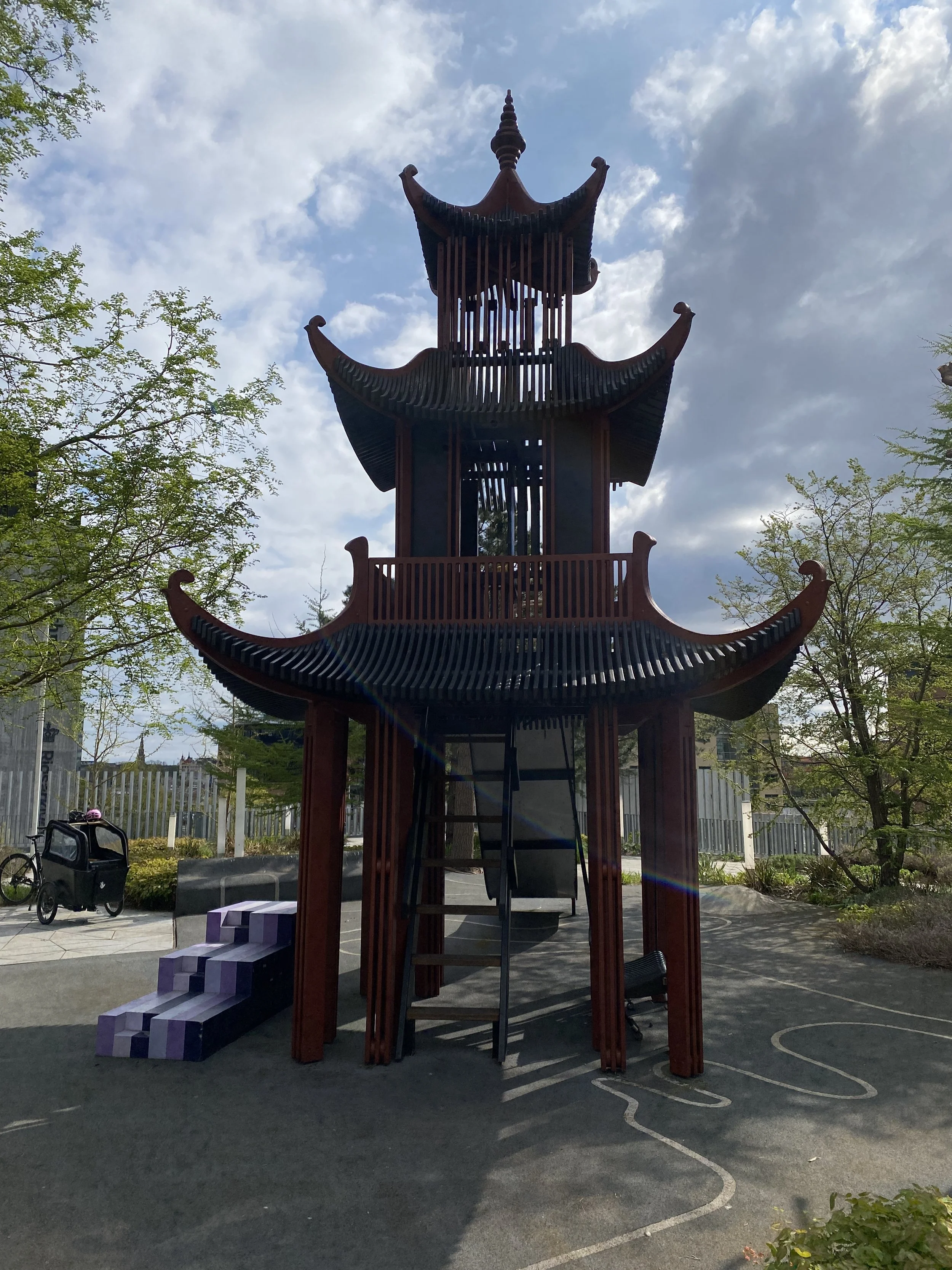 Det Japanske tårn på legeplads