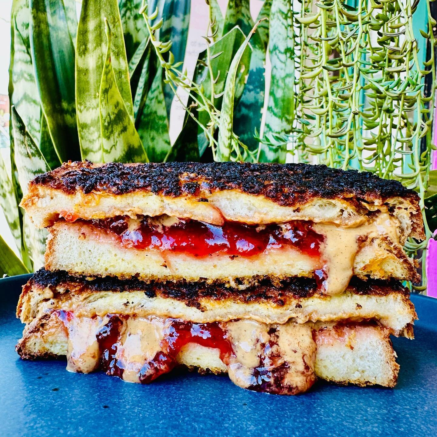 Been a long time since we&rsquo;ve rock &amp; rolled! Scott&rsquo;s original bread sandwich of Diners, Drives &amp; Dives fame! 

Fried PB&amp;J Shorty

Peanut Butter &amp; Jelly on homemade white bread, dipped in french toast batter, crusted in Fros