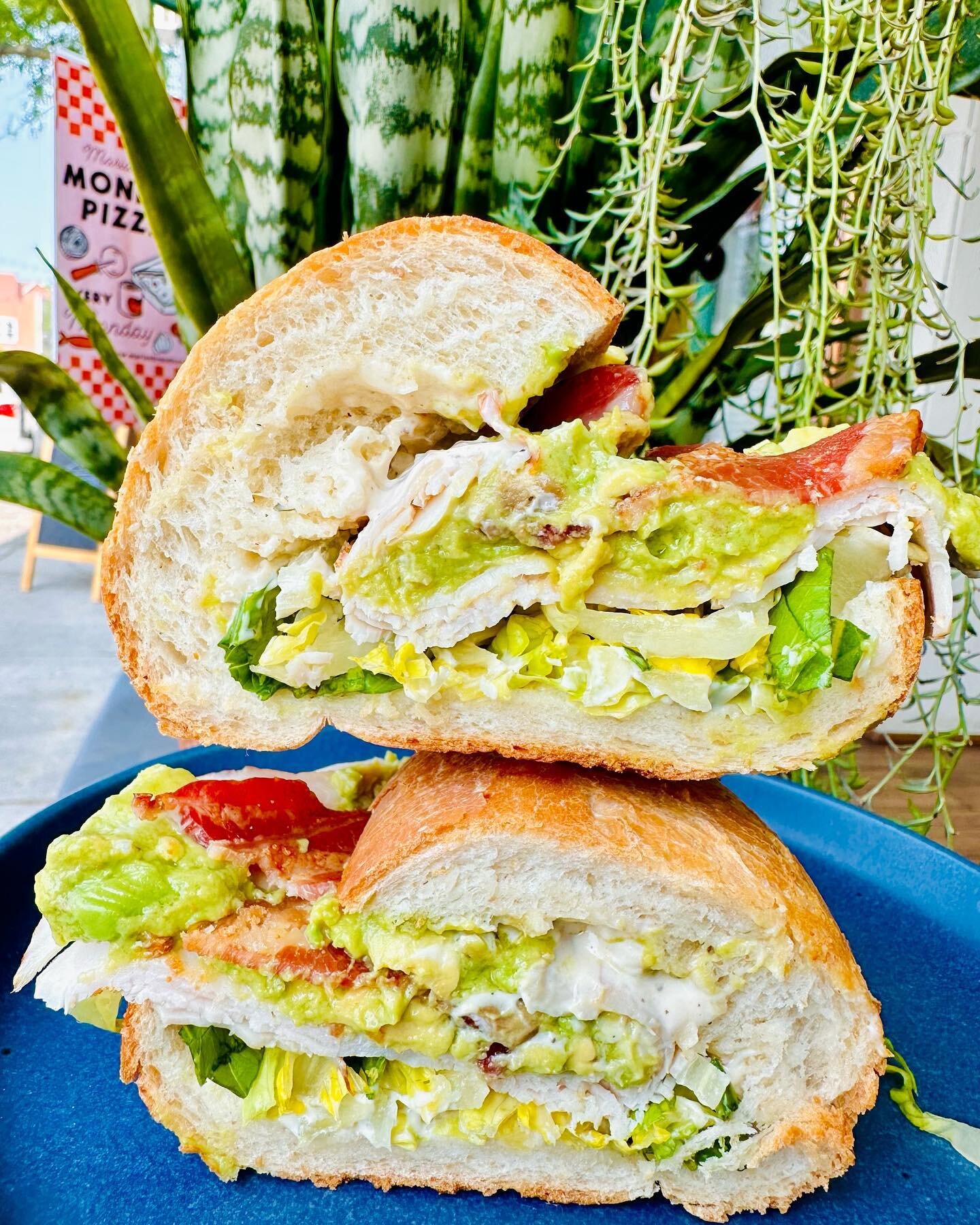 California Turkey, Bacon, Avocado Shorty

w/ shredded lettuce &amp; ranch mayo 

#mariasbreadsandwiches #shortythursday #lunch #turkeyday