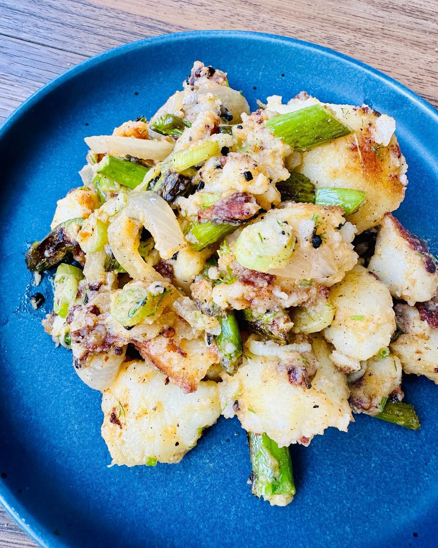 Are you sick of our hashbrowns? Neither are we but we still have some home fries w/ NJ asparagus just because!

Potato &amp; Asparagus Home Fries

Option to add a sunny egg on top too!

#mariasbreadsandwiches #breakfast #sunday #homefries #collingswo