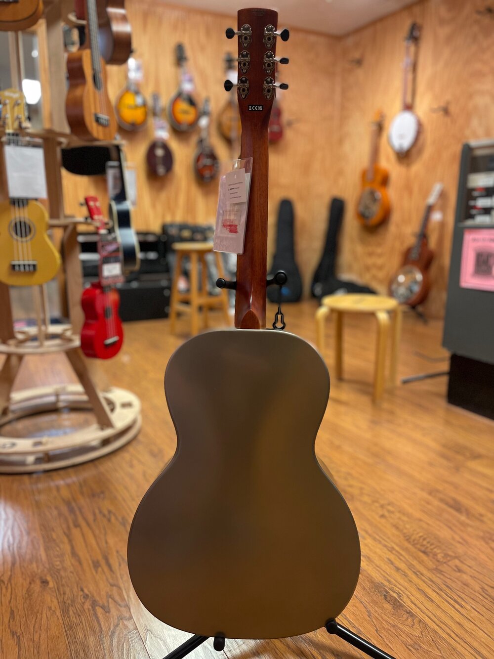Gretsch 9201 Honey Dipper Round-Neck, Brass Body Biscuit Gretsch 9201 Honey Dipper Round-Neck, Brass Body Biscuit