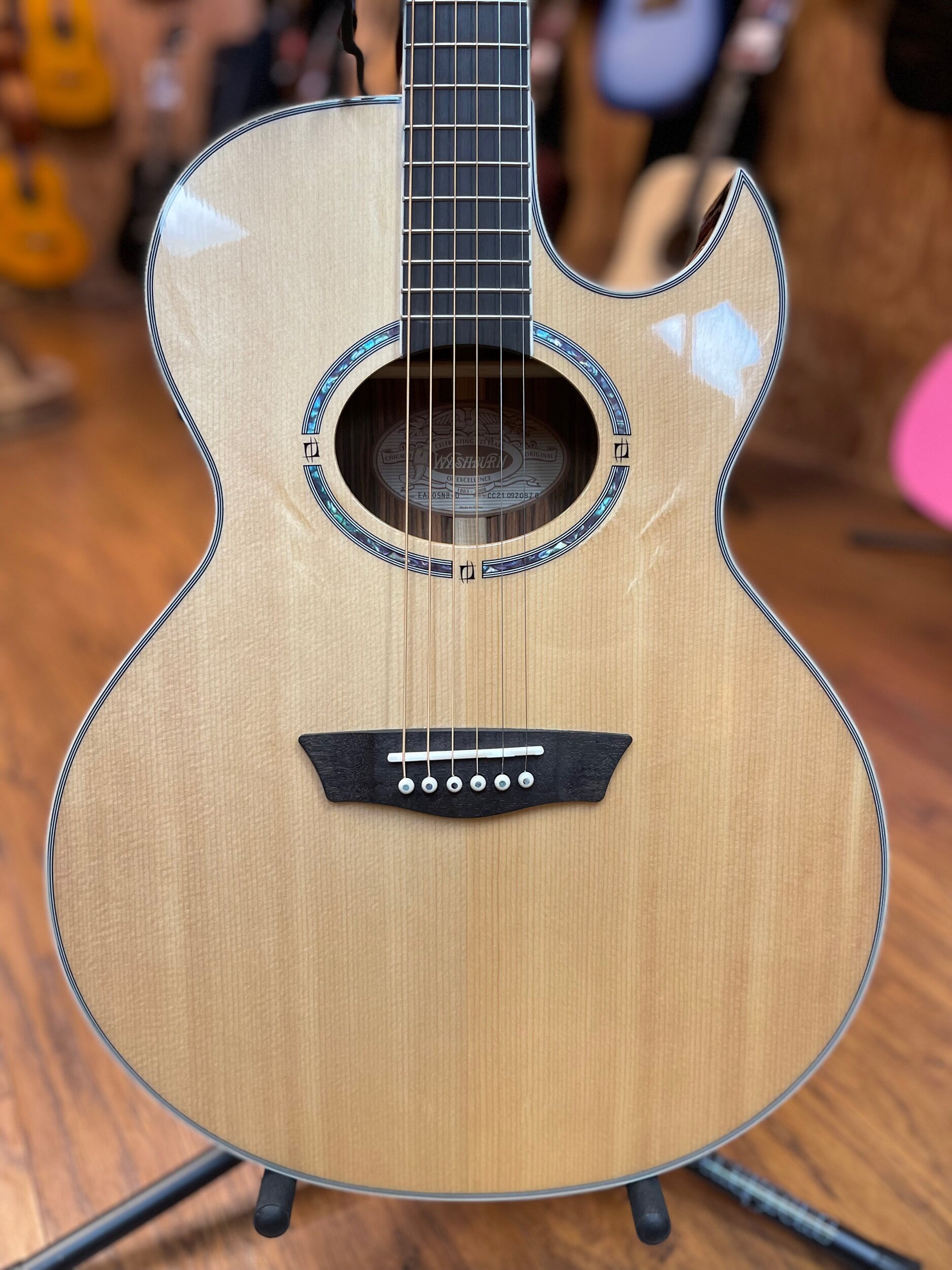 JR - Overview - Acoustic Guitars - Guitars, Basses & Amps