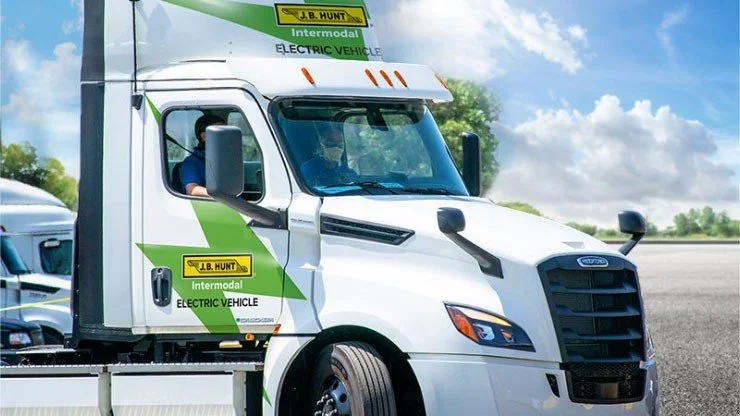 J.B. Hunt Makes First Company Delivery Using eCascadia