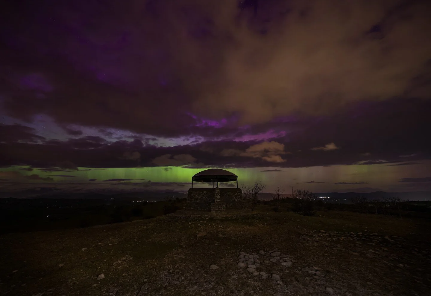 #Aurora over Kendal at Scout Scar the "Mushroom". Great to see it here for the first time! only achievable because I had hired a 14mm 1.8 lens from @hireacamerauk - thanks so much #aurora #kendal #northernlights #cumbria #auroraborealis