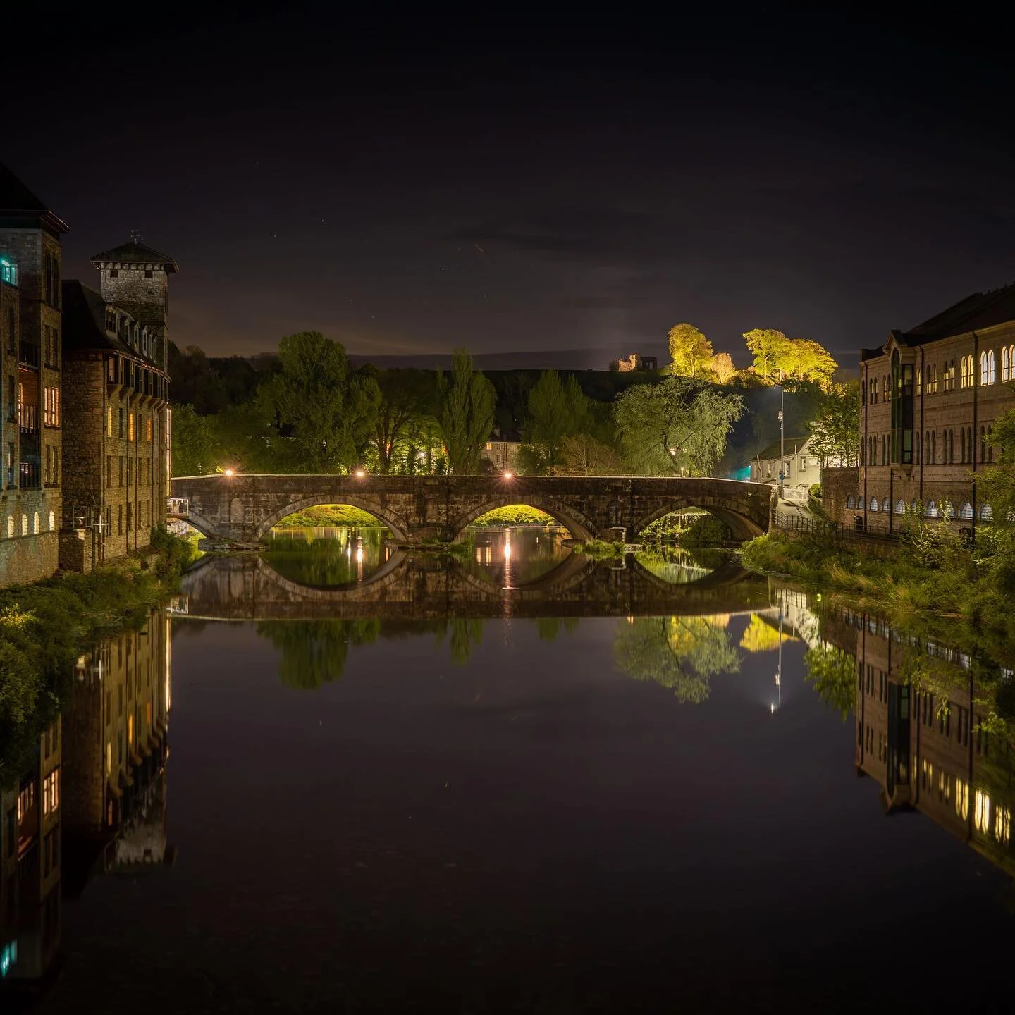 Kendal castle from π¦ Batman bridge in kendal. 
#lakedistrict #thelakedistrict  #bealpha  #visitengland #lovegreatbritain #onelakedistrict #kendal #folkgreen #photosofbritain #roamtheplanet #folkscenery #bbcearth #earthoutdoors #roamtocreate #excell